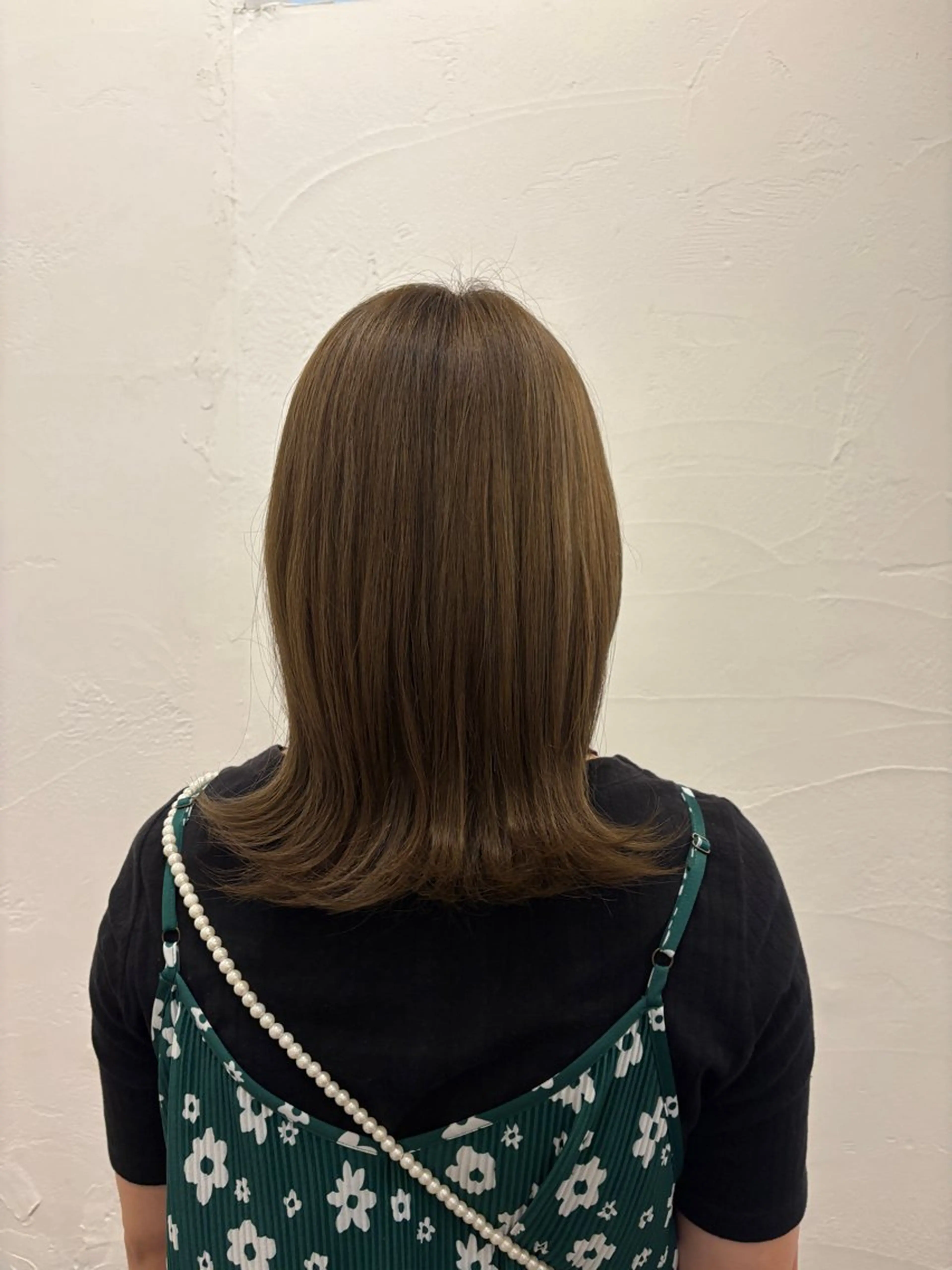 ミディアム カラー ベージュカラー ブリーチ ブラウンカラー オリーブカラー 吉岡 茉穂のヘアスタイル