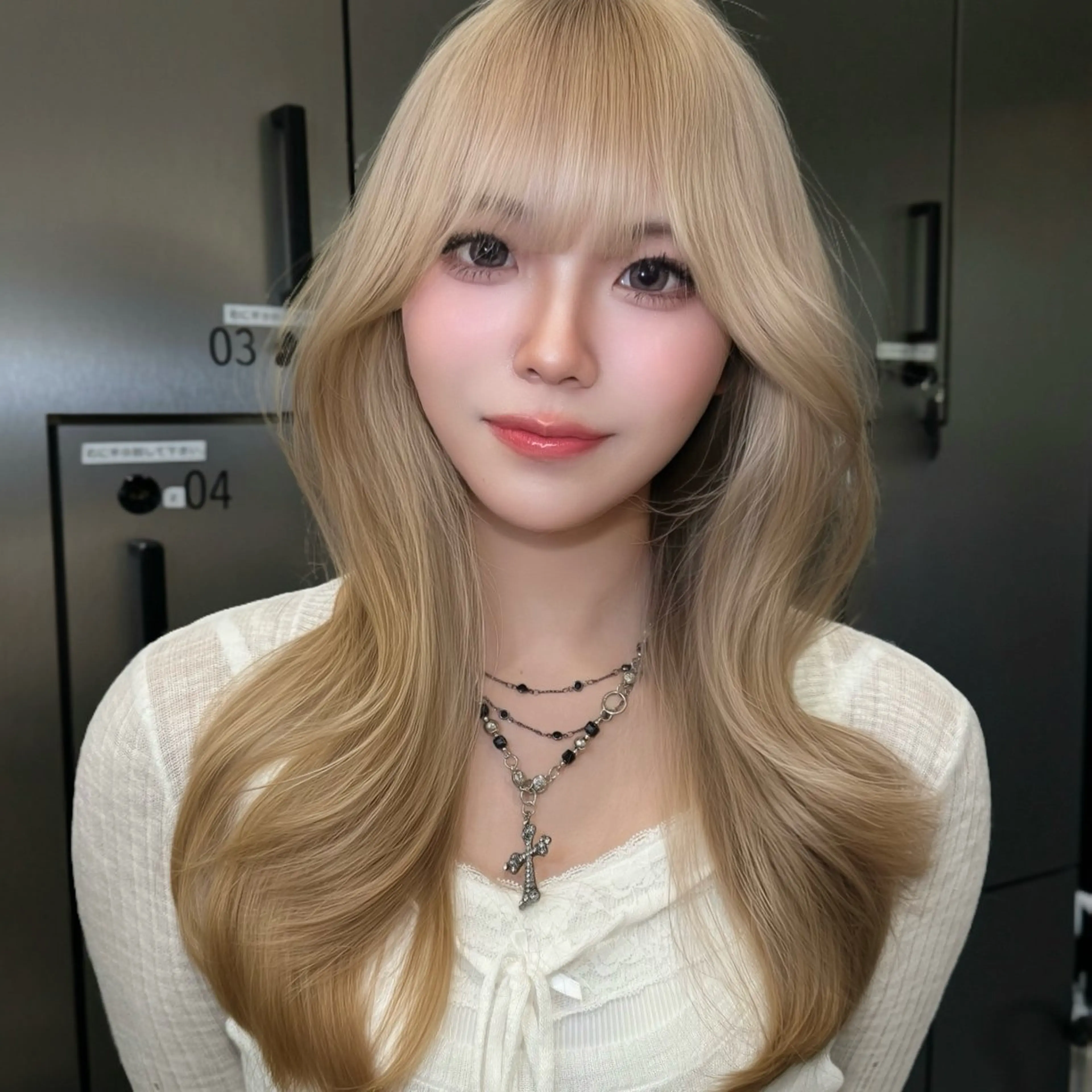 ロング カラー ヘアカラー 𝗬𝟮𝗞レイヤー 韓⛓️ハイトーンのヘアスタイル