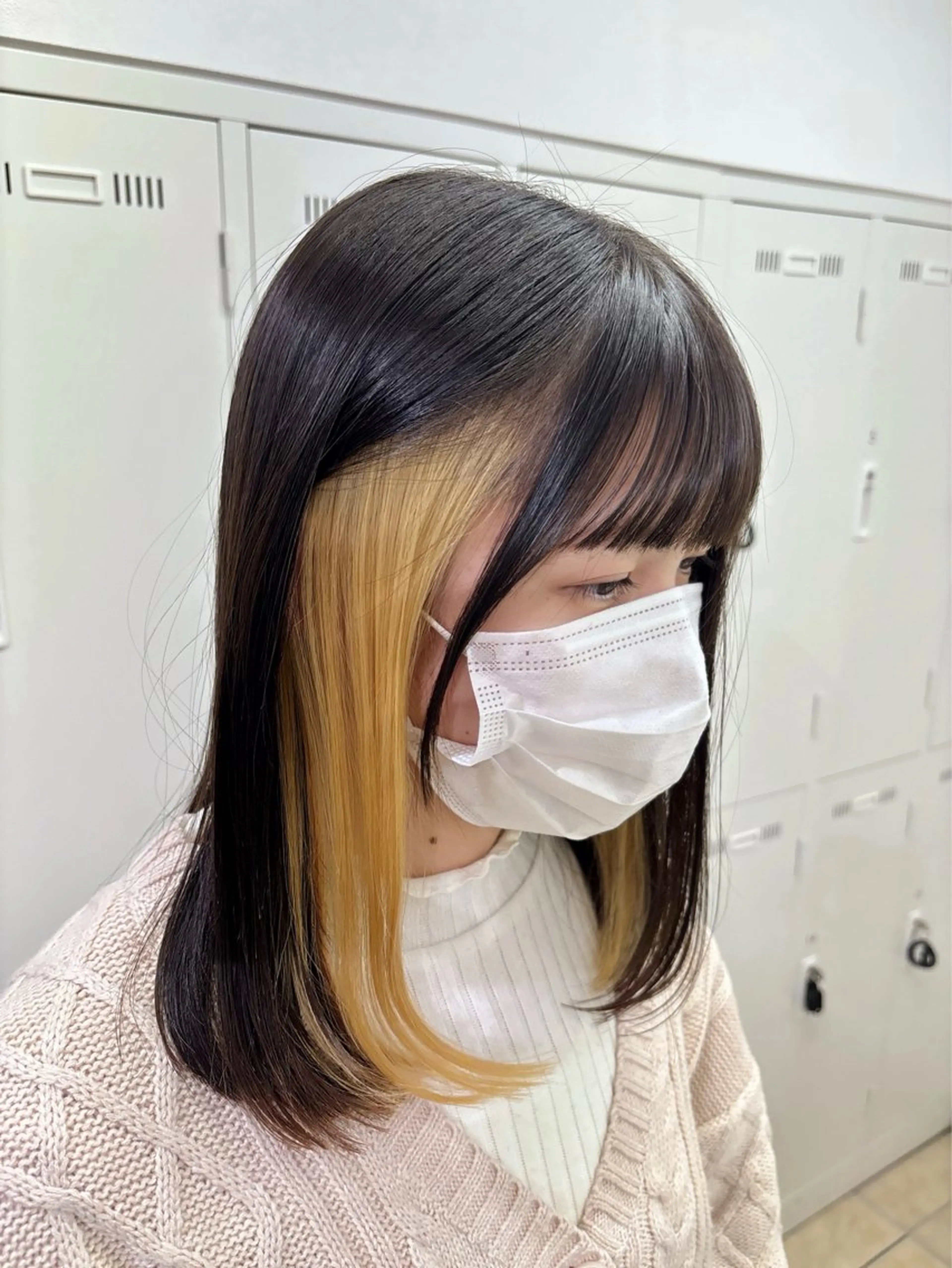 ミディアム カラー 抜きっぱなしブロンド ブロンド イヤリングカラー ヘアカラー 長妻莉央/縮毛矯正 髪質改善カラーのヘアスタイル