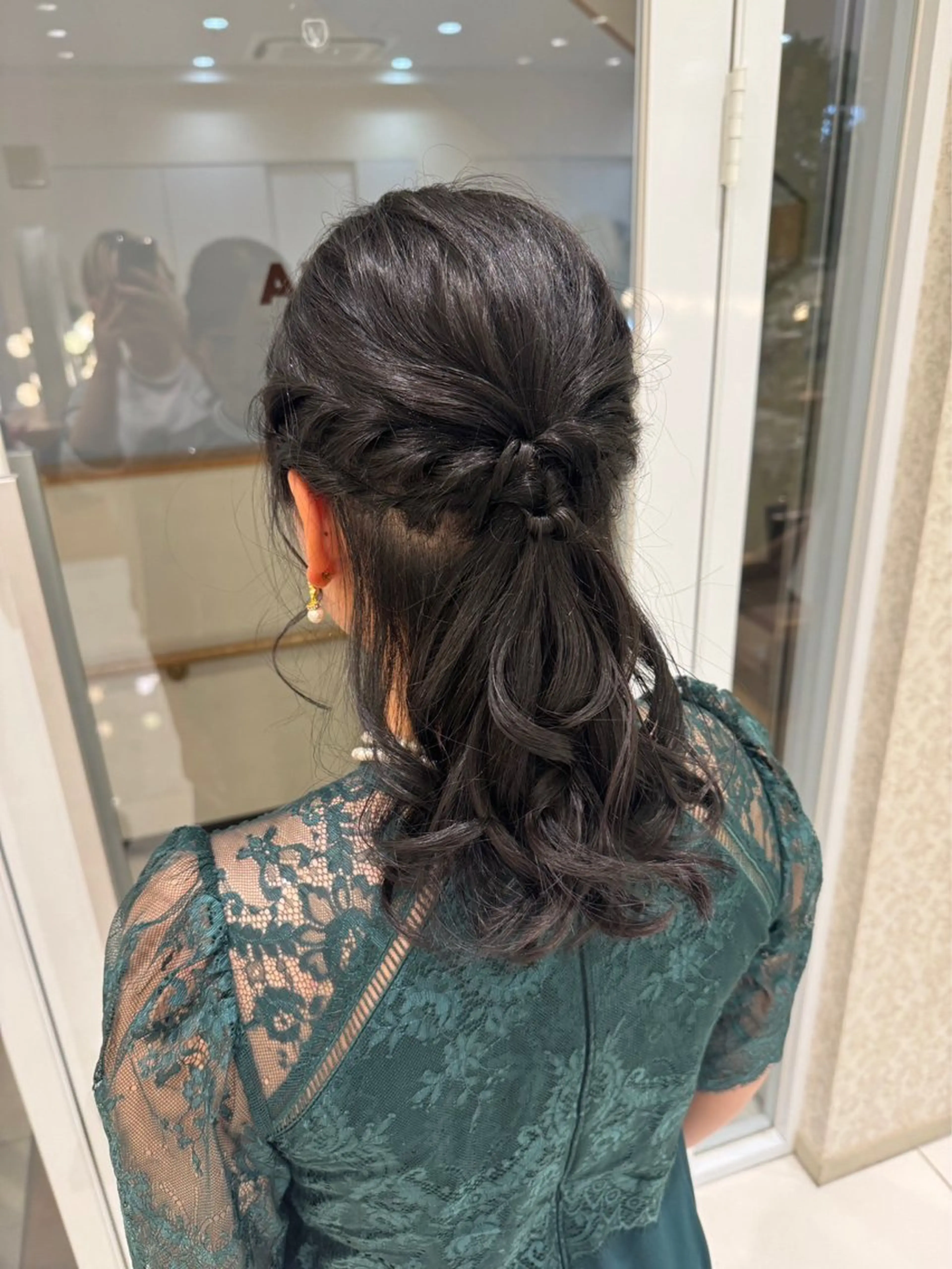 セミロング ヘアアレンジ ヘアセット 暖色カラー/ブリーチ なしカラー/艶カラーのヘアスタイル