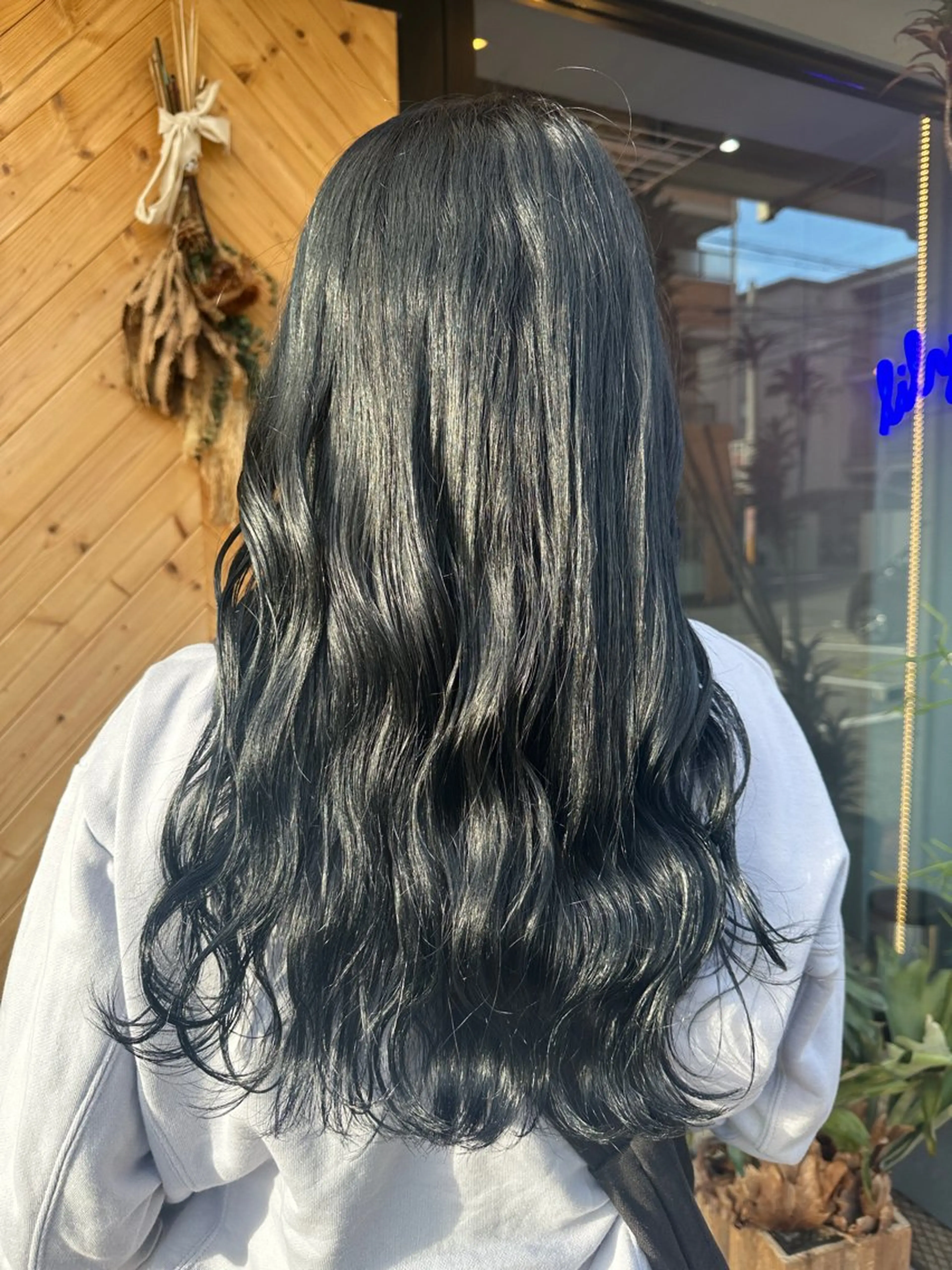 カラー 黒髪 ブルーカラー ブルーブラック 透明感カラー 外国人風カラー 十倉 朱莉のヘアスタイル