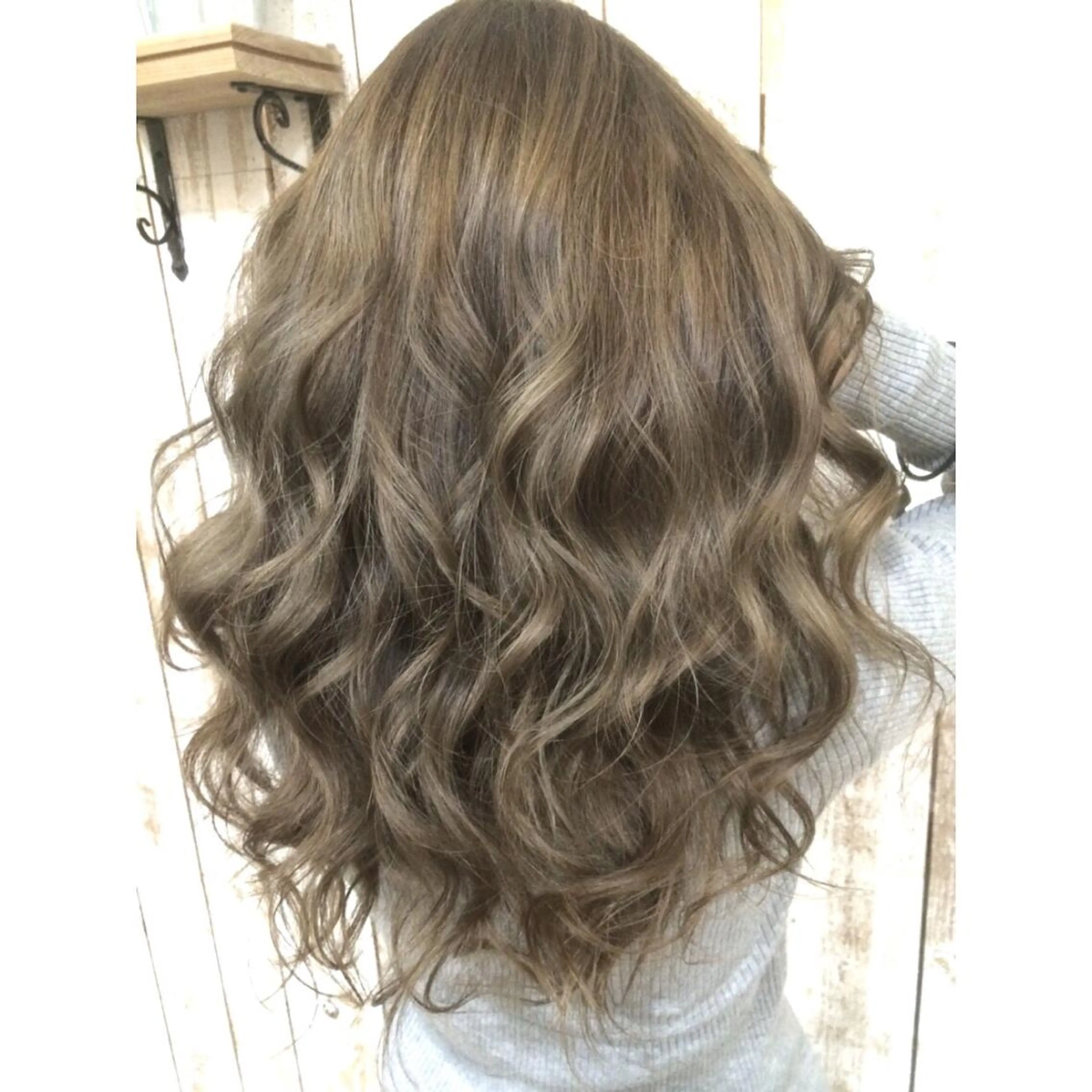 ロング カラー ベージュカラー 井上 一平のヘアスタイル