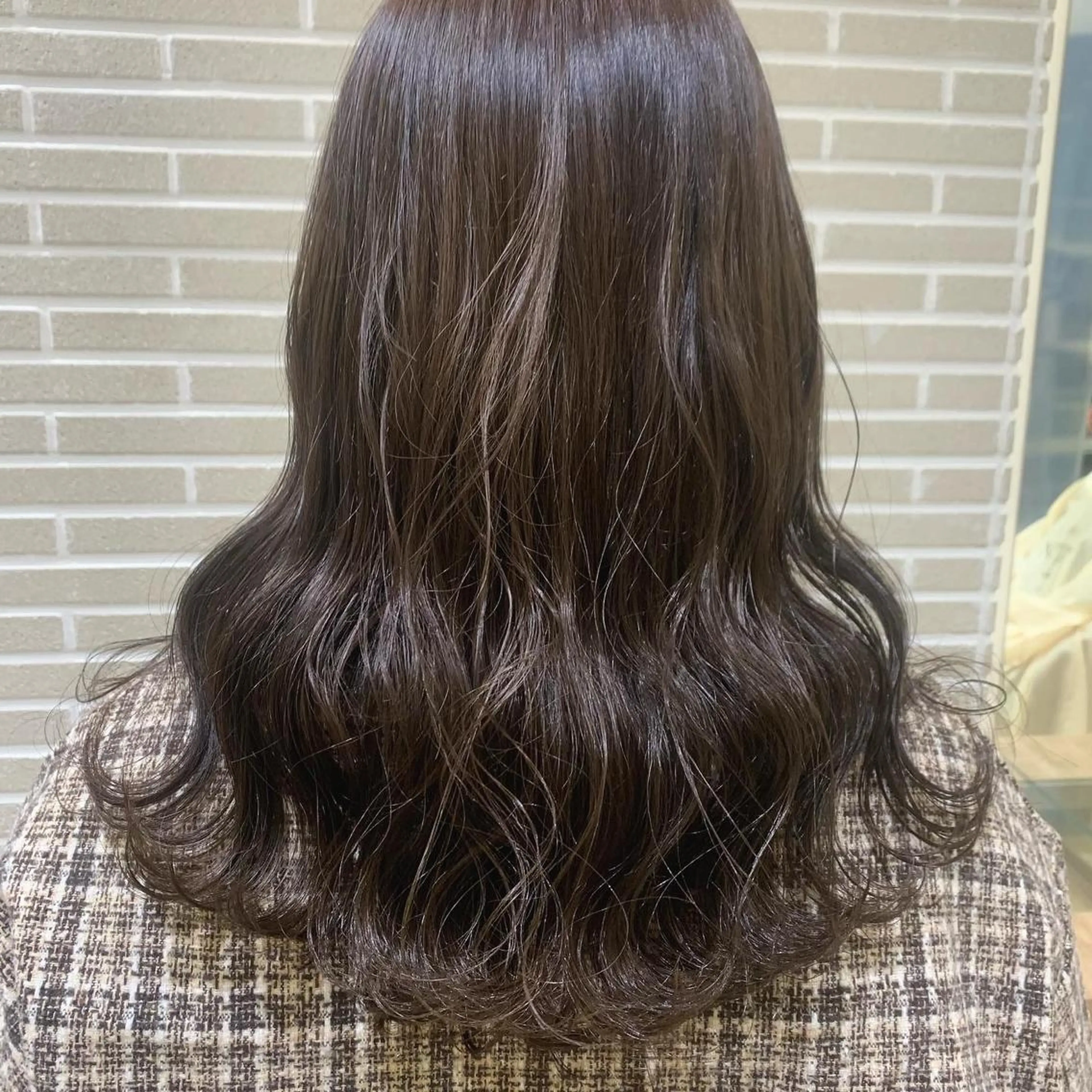 セミロング amie三ノ宮所属・潟上 菜摘のヘアスタイル