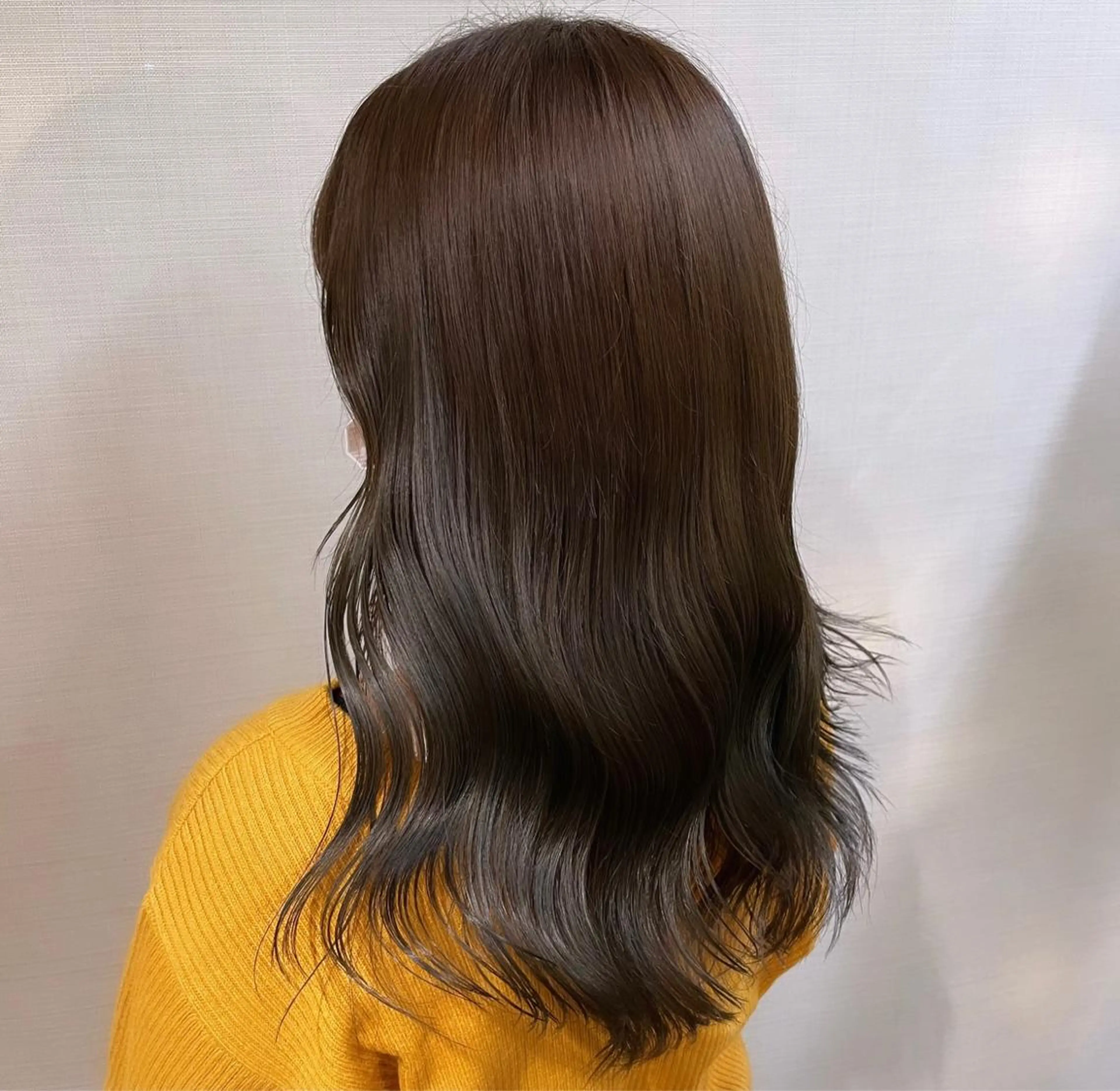ロング アッシュ ヘアカラー 近藤 楓花のヘアスタイル