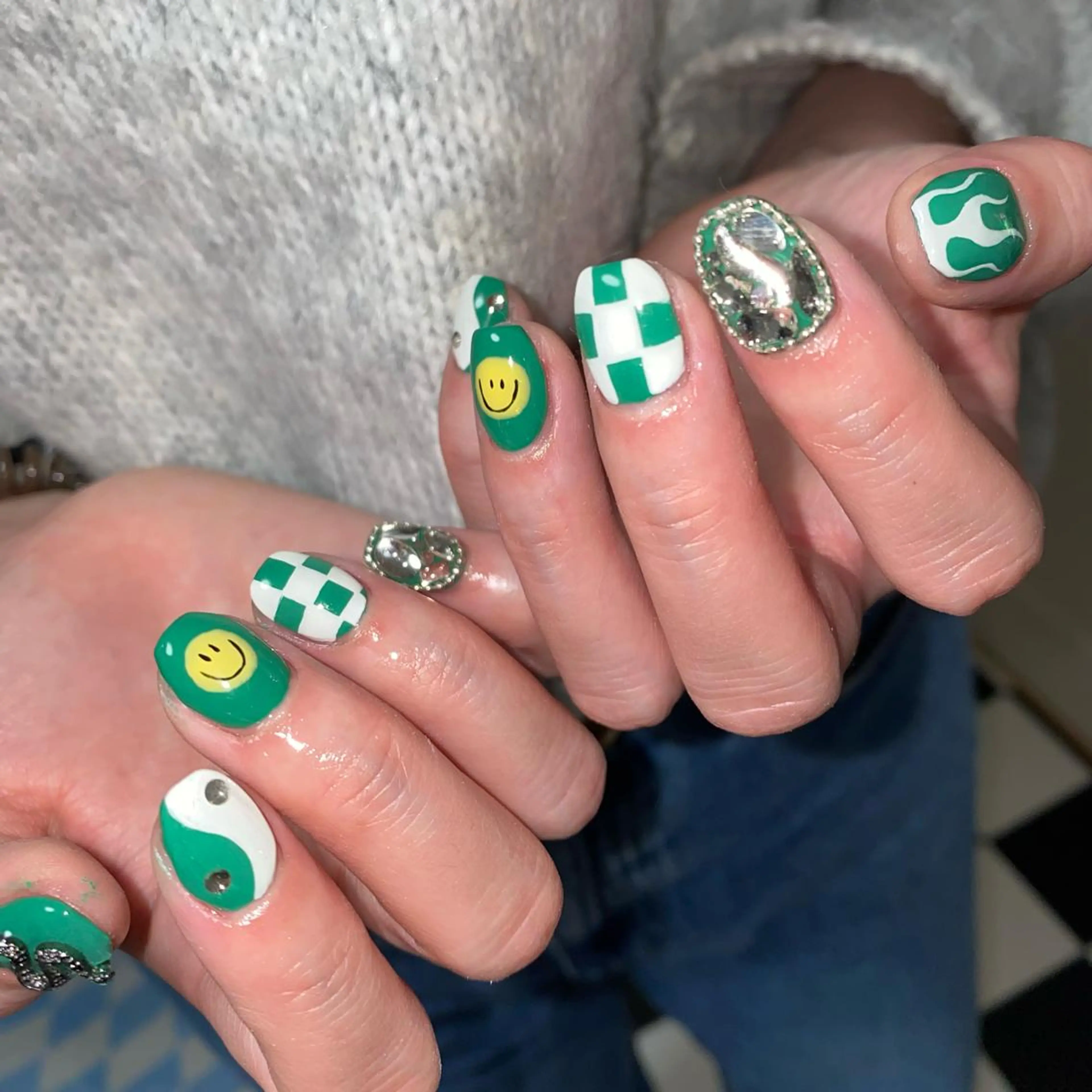 ネイル アートネイル オーロラネイル フレンチネイル 氷ネイル・うるうるネイル マグネットネイル ハンドネイル Nail by Licorneのネイルデザイン