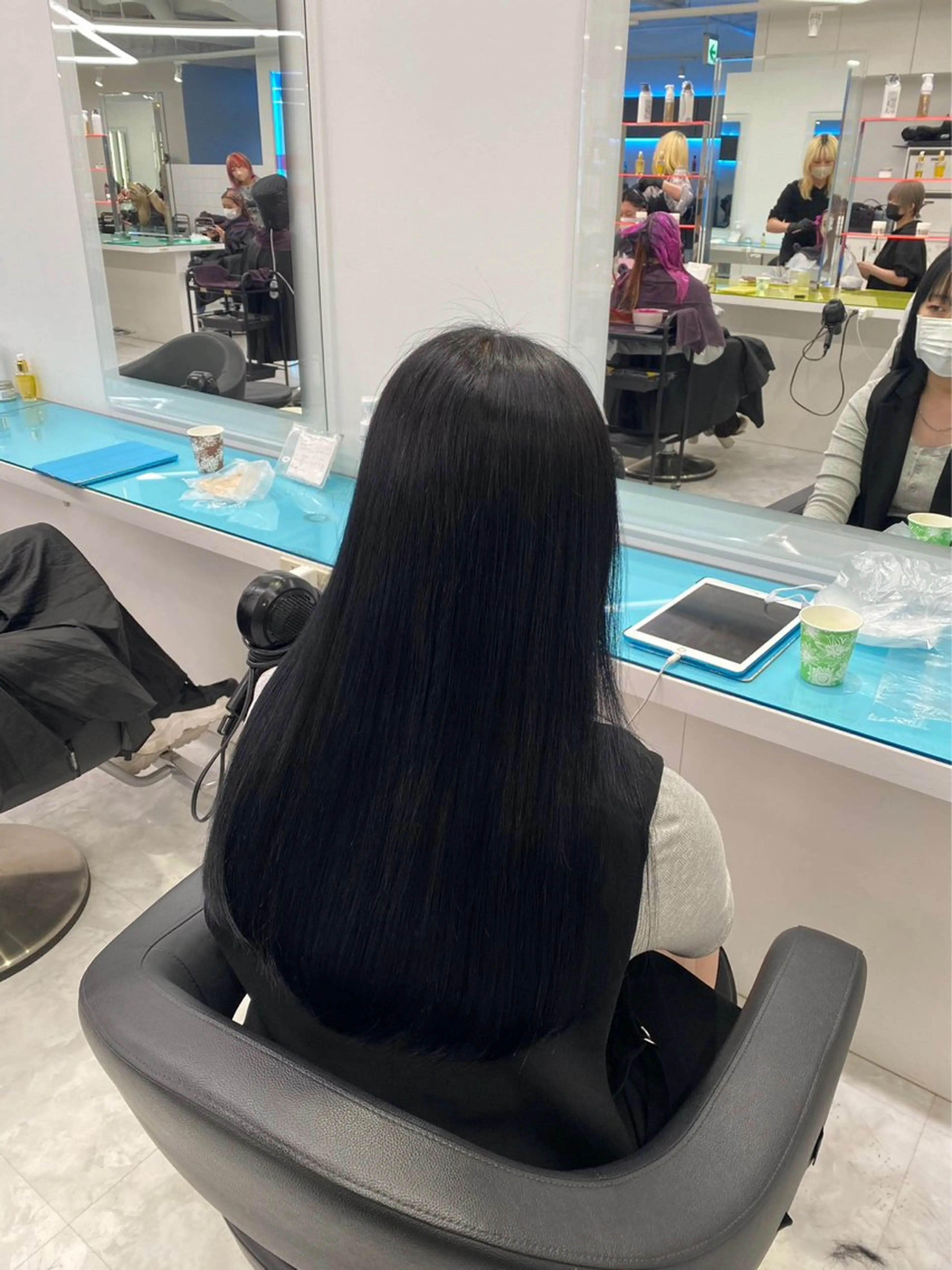 ロング カラー 黒髪 ヘアカラー トリートメント 💖トレンド秋冬 カラー💖FUTAのヘアスタイル