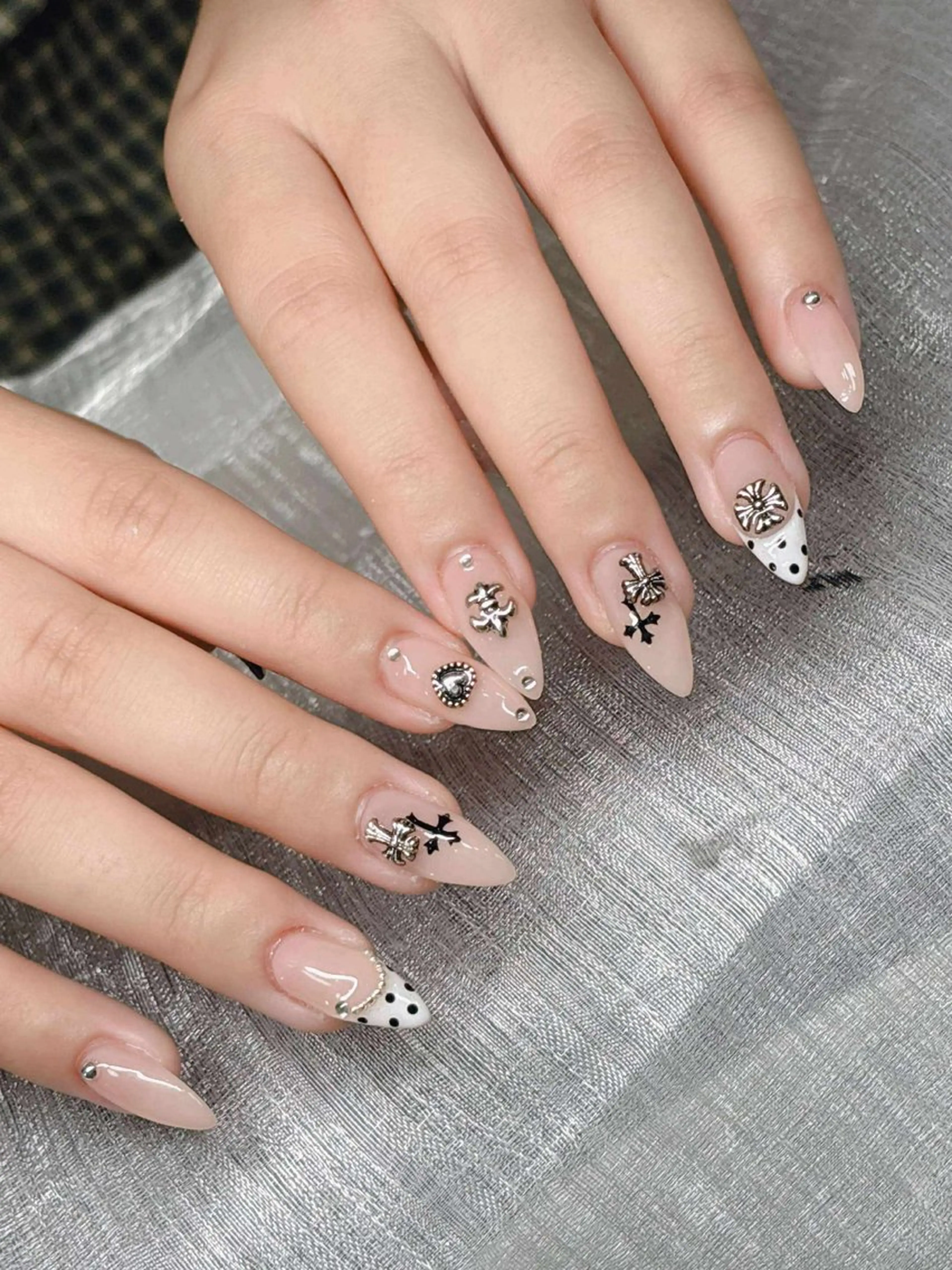 ネイル ハンドネイル Lee Nailsのネイルデザイン