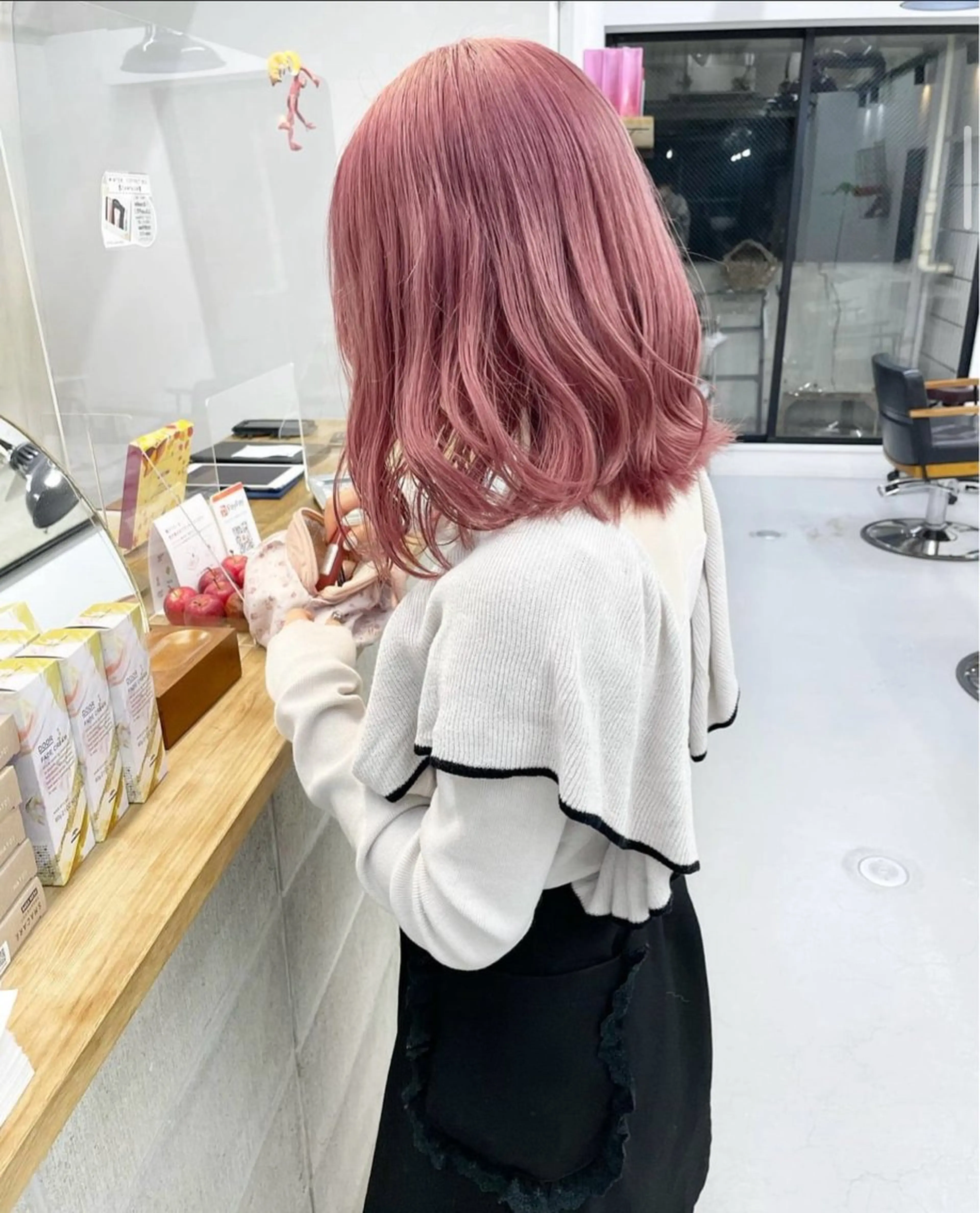 ショート カラー ヘアカラー トリートメント カットモデル/ ハイトーン/ゆうあのヘアスタイル