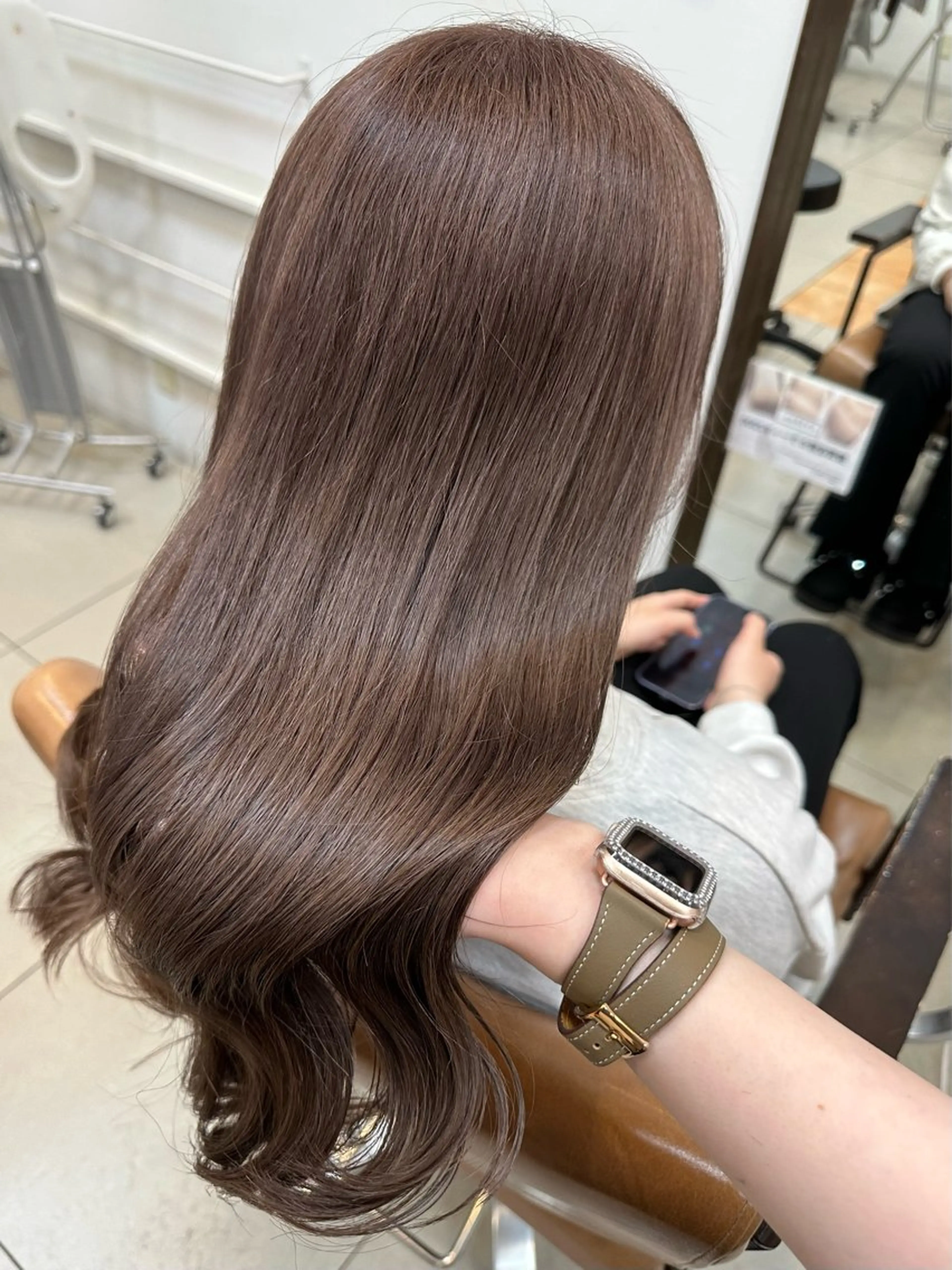 ロング カラー ヘアアレンジ ベージュカラー ブリーチ ハイトーンカラー ミルクティーベージュ Cloe 梅田所属・🌼北口 絢🌼のヘアスタイル