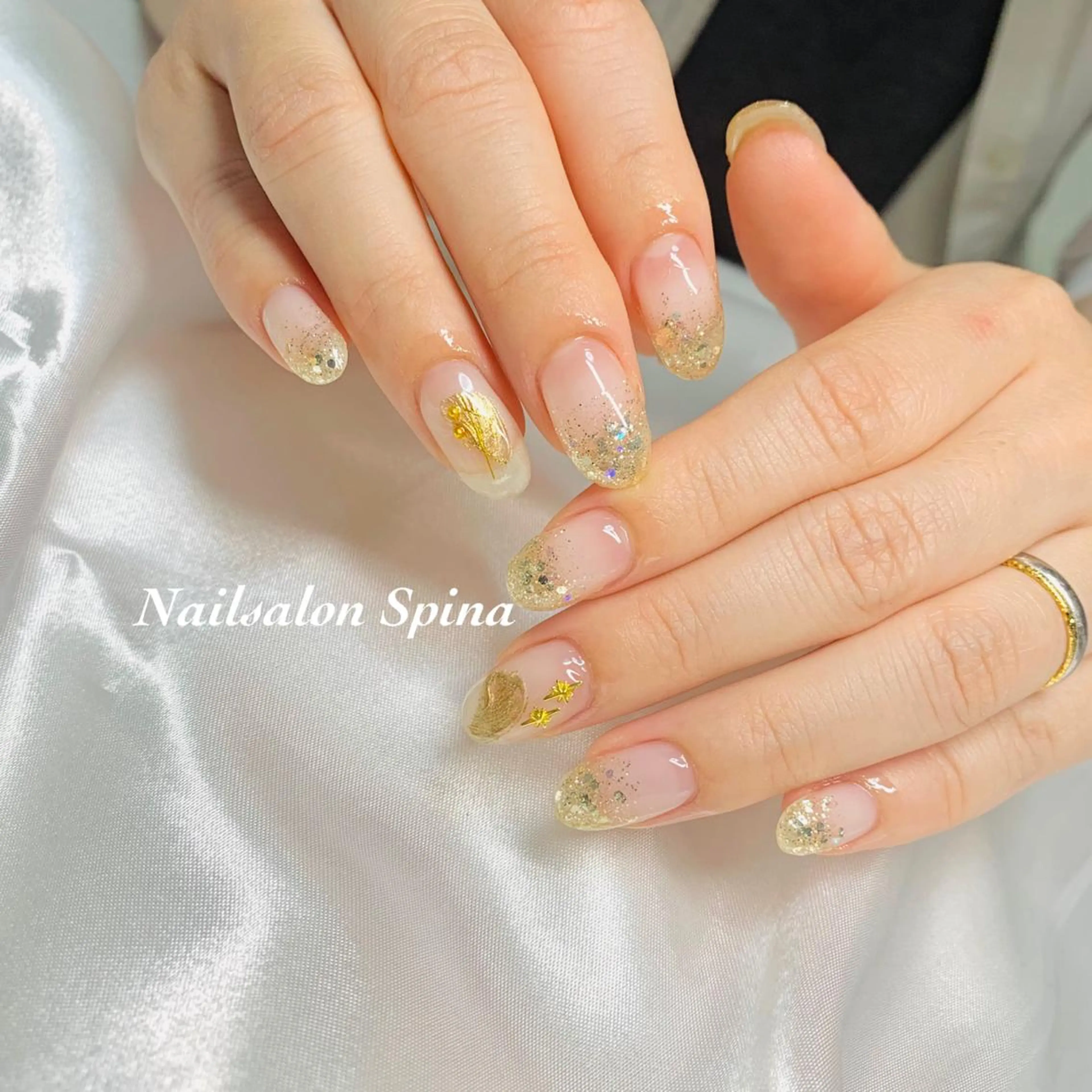 ネイル ジェルネイル ゴールド グラデーション ラメ(グリッター) ラメグラデーション Nailsalon Spina 琴美のネイルデザイン