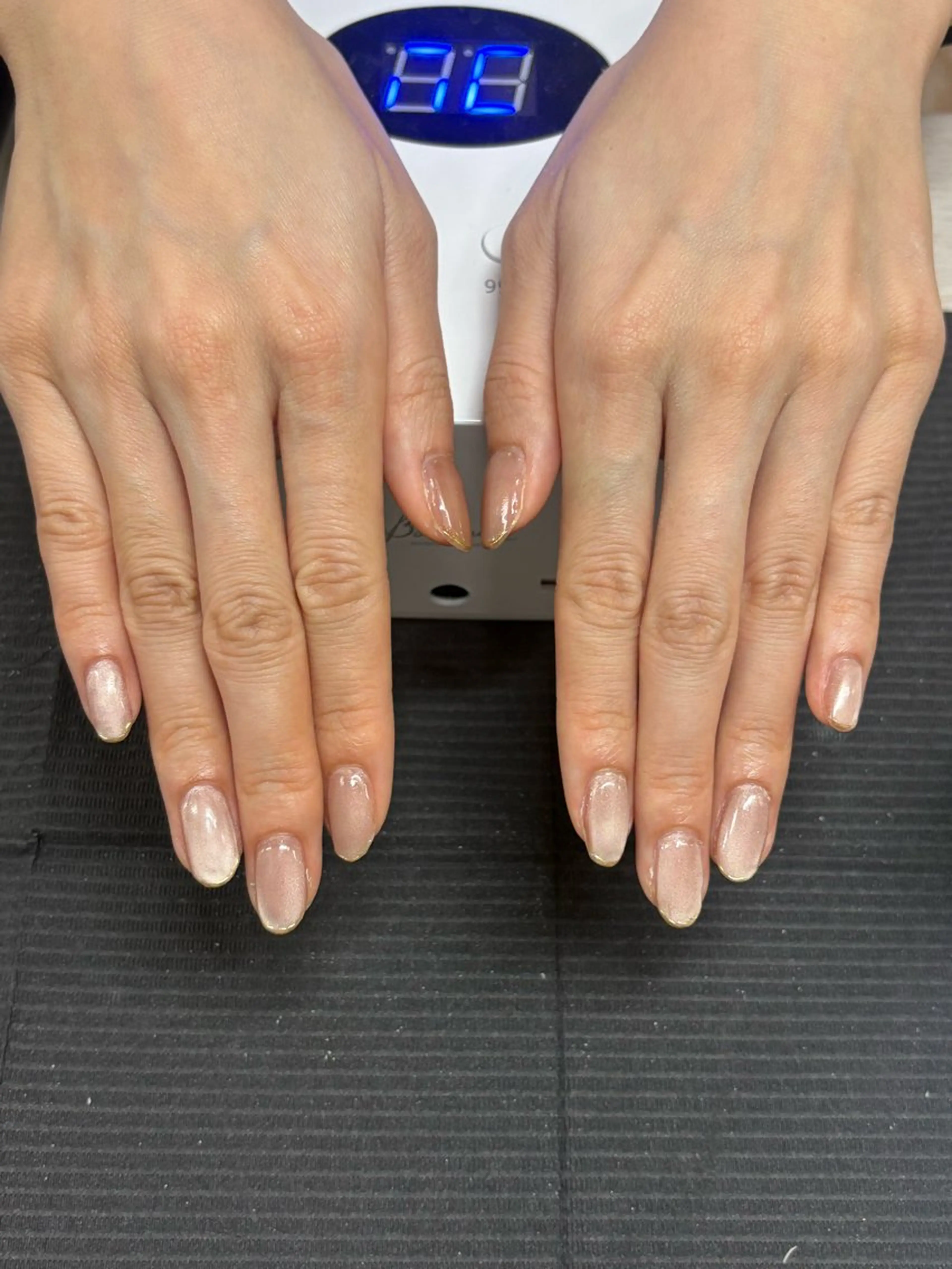 ネイル ゴールド マグネットネイル ミラーネイル TRU NAIL&EYE 本厚木店所属・TRU ヒナのネイルデザイン