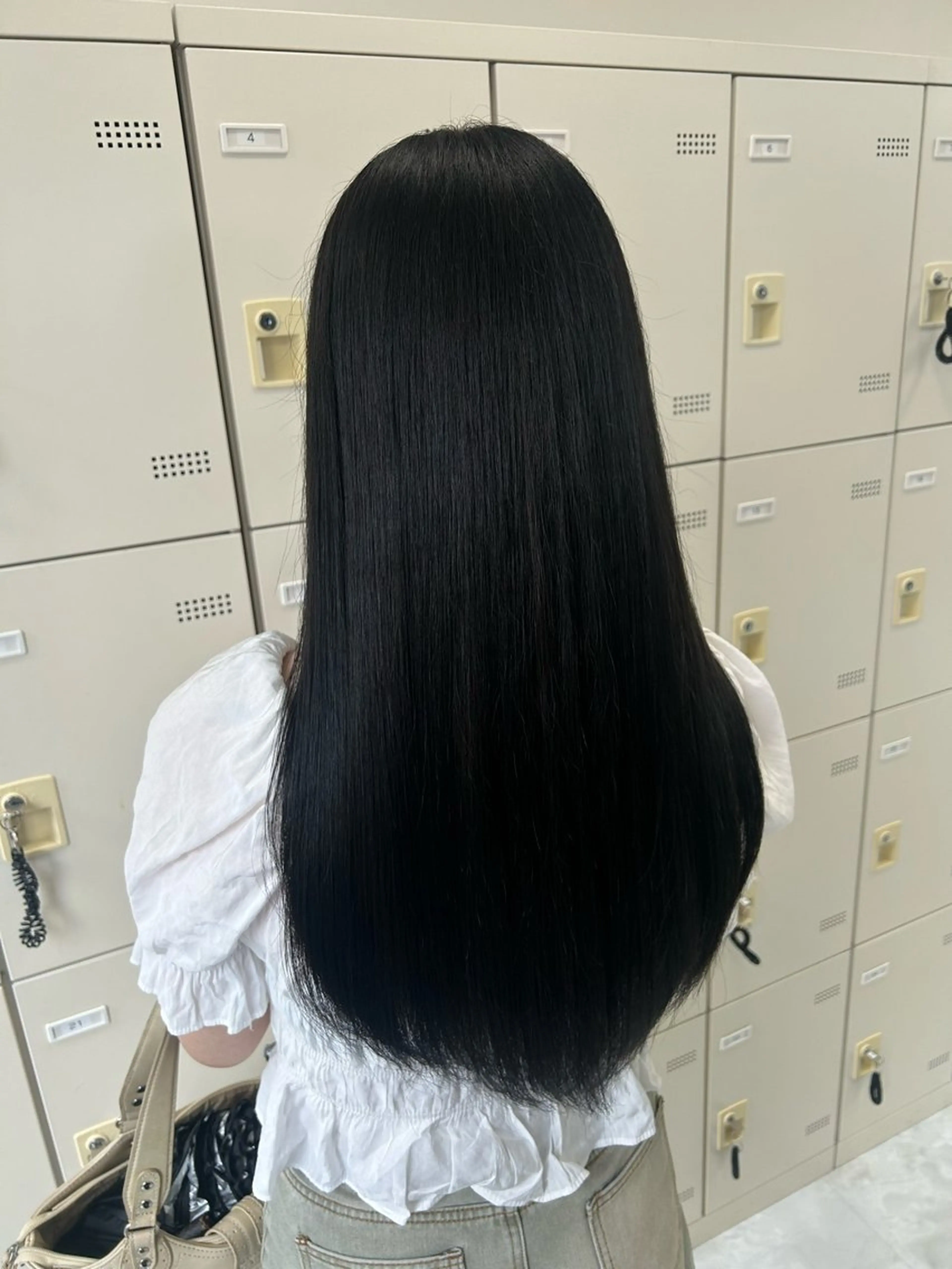 カラー 🩶niina 暗髪韓国系カラー🩶のヘアスタイル