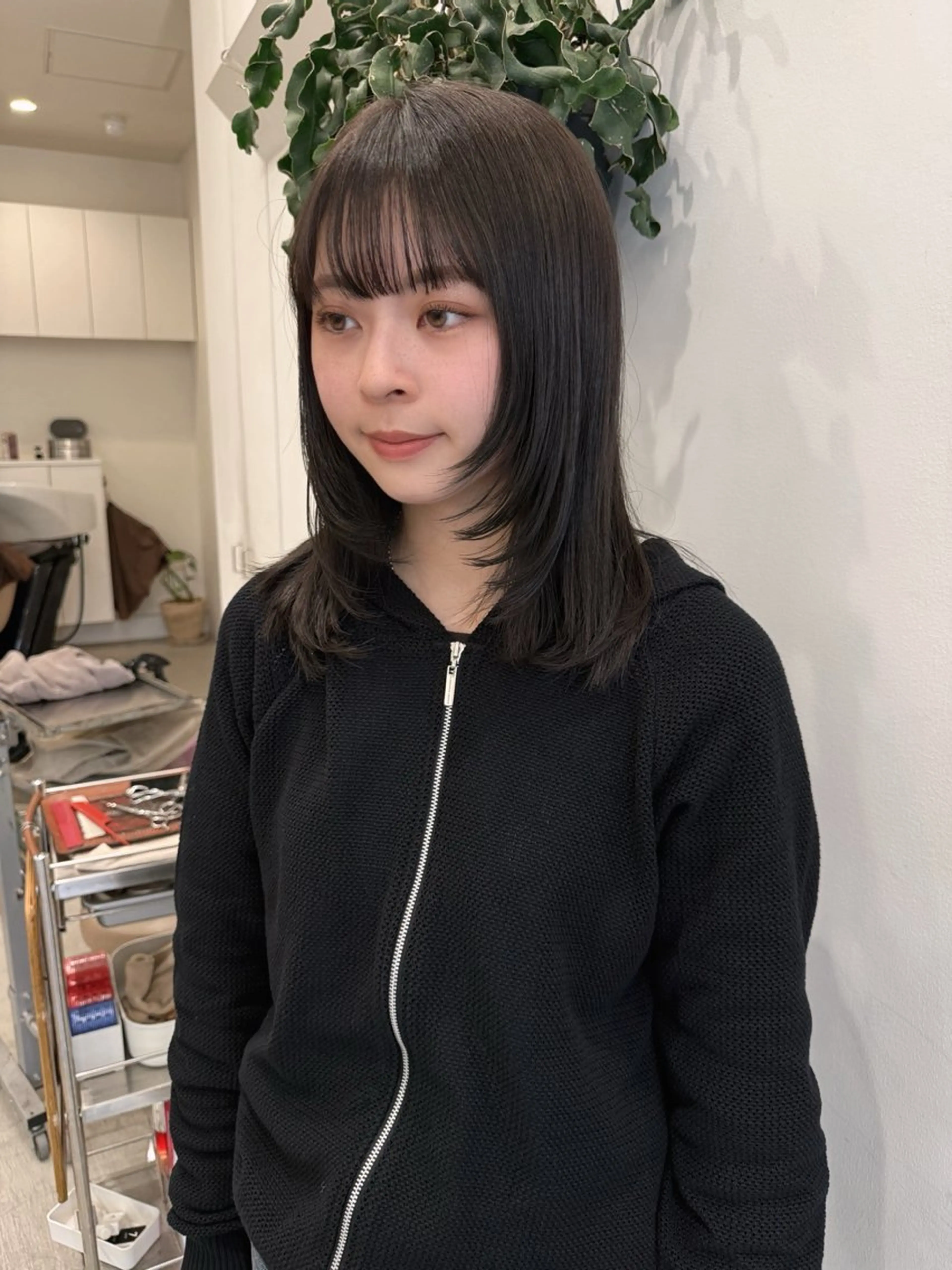 セミロング カラー U too e’s 鎌倉🌿堀岡千紘のヘアスタイル