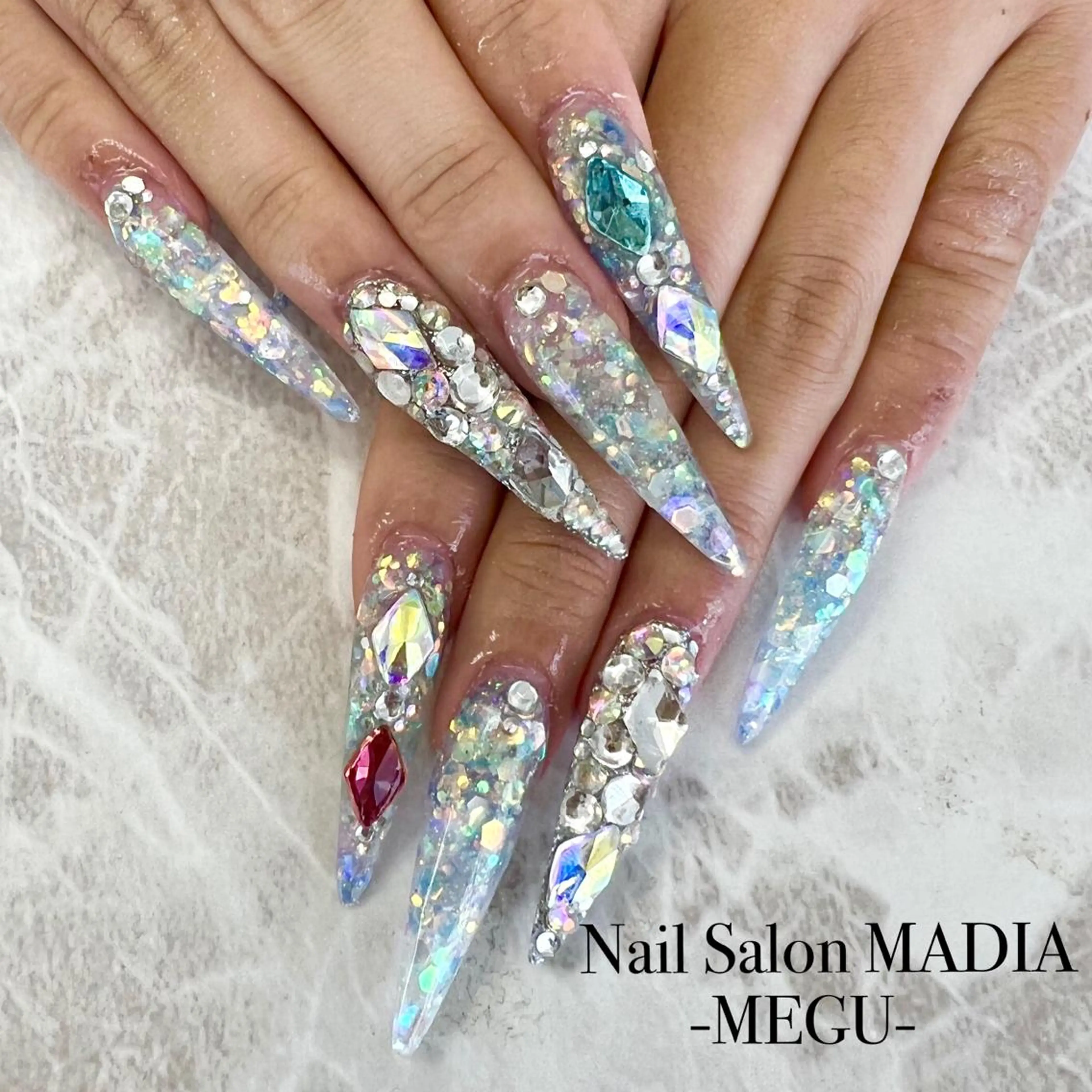 ネイル MADIA藤沢所属・MADIA MEGUのネイルデザイン