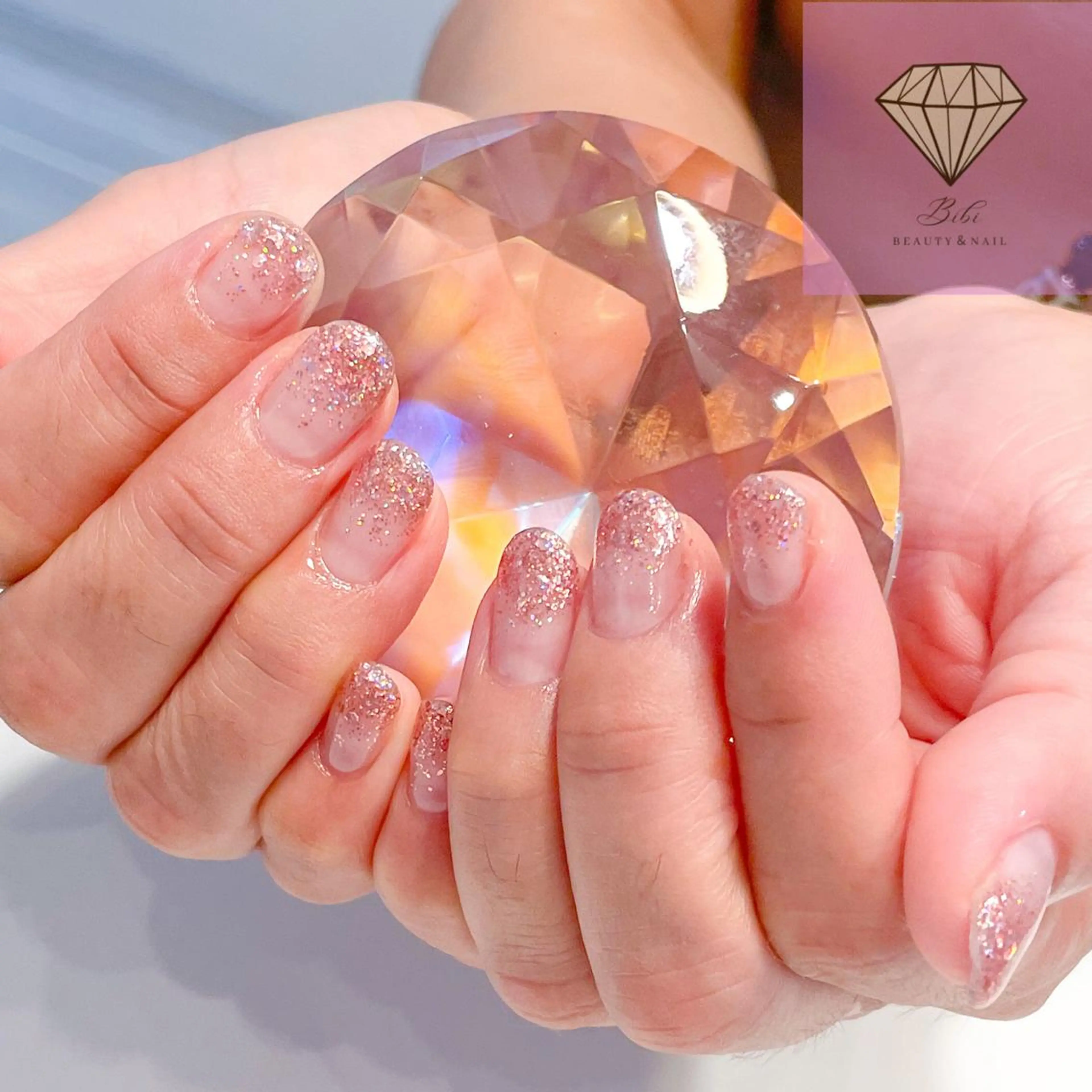 ネイル グラデーション ラメ(グリッター) ラメグラデーション ピンク ハンドネイル ネイルサロン💎 Bibiのネイルデザイン