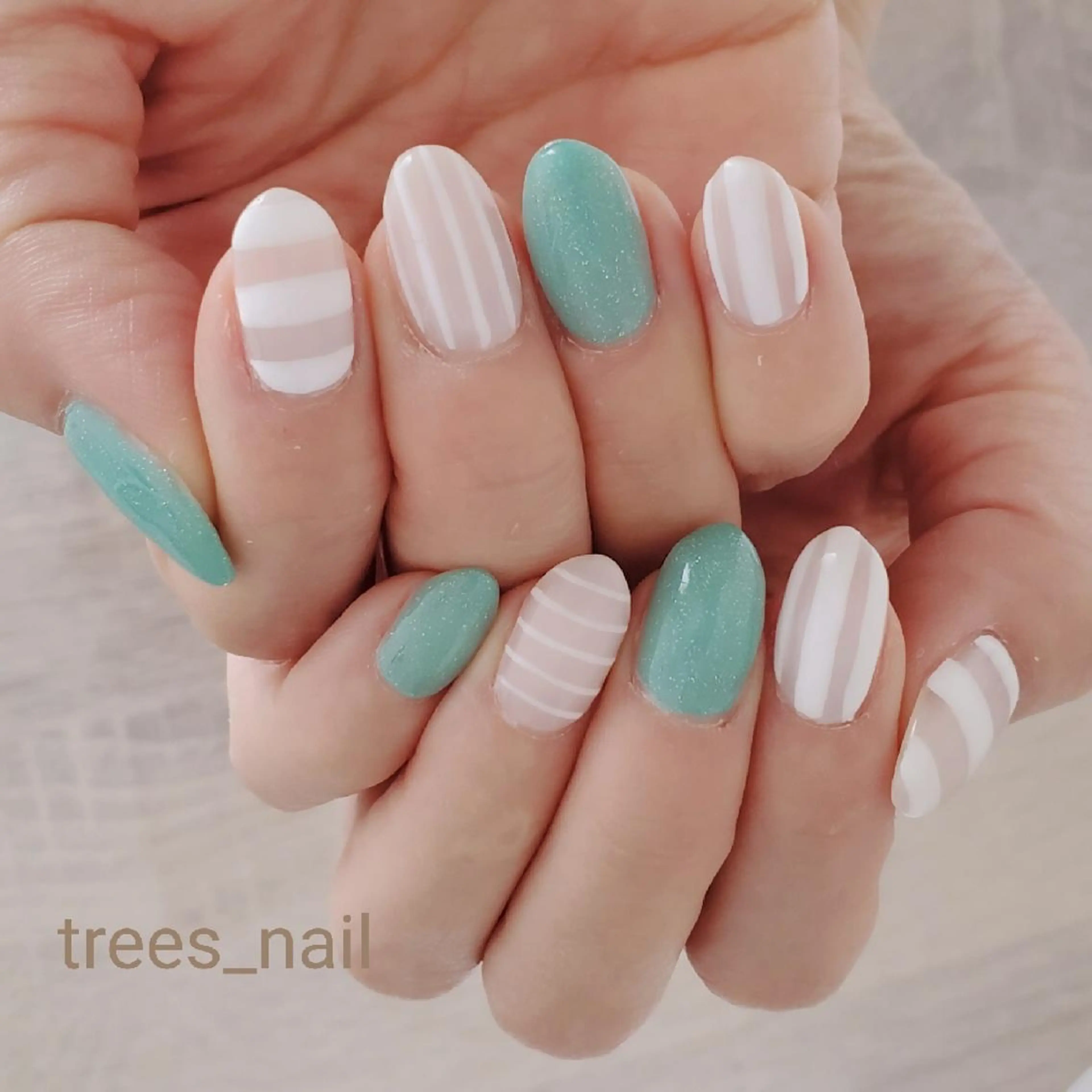ネイル ボーダー グリーン ラメ(グリッター) 春ネイル trees_ nailのネイルデザイン