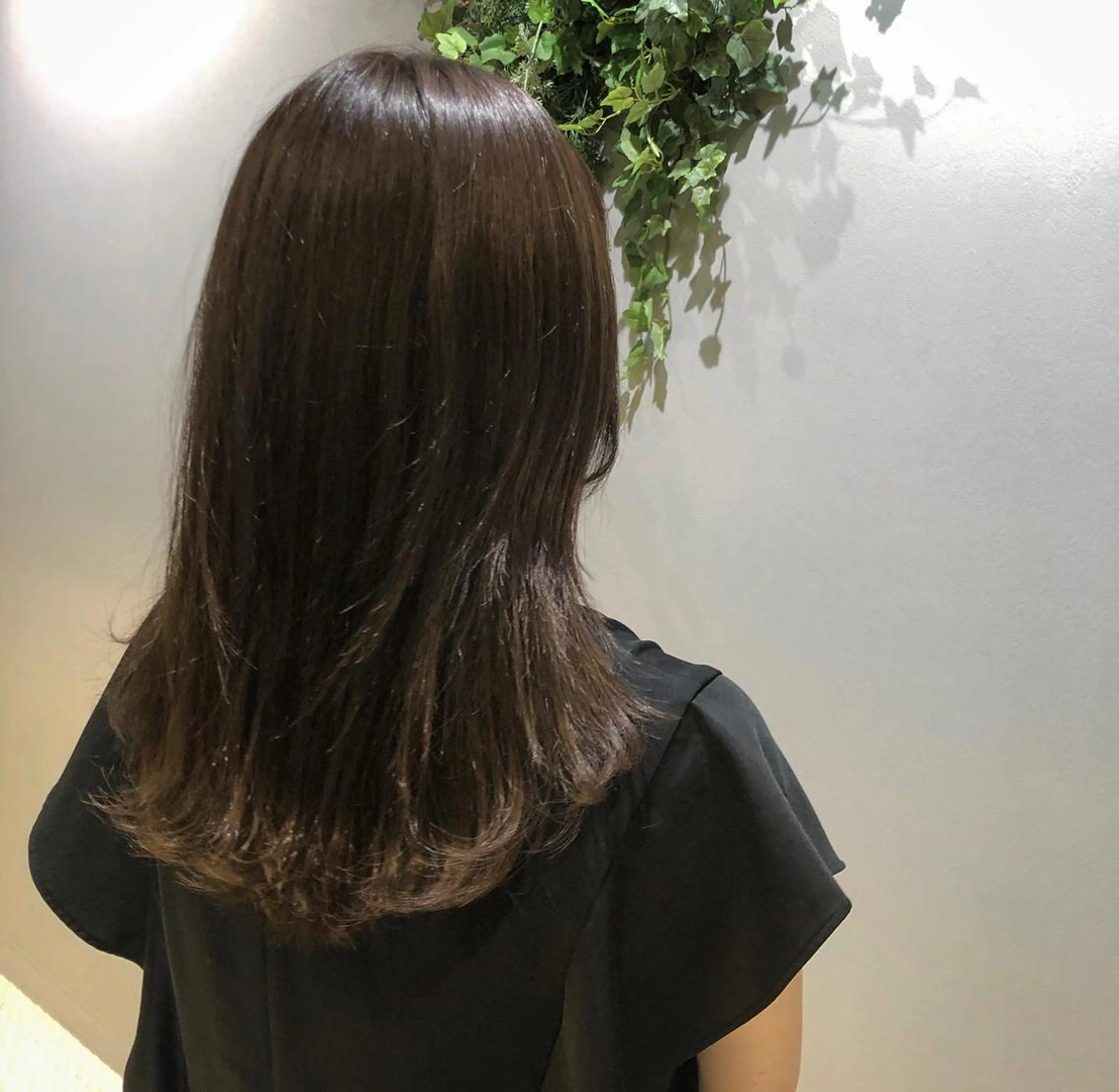 セミロング カラー VIEWユリナ メイク/ カットのヘアスタイル