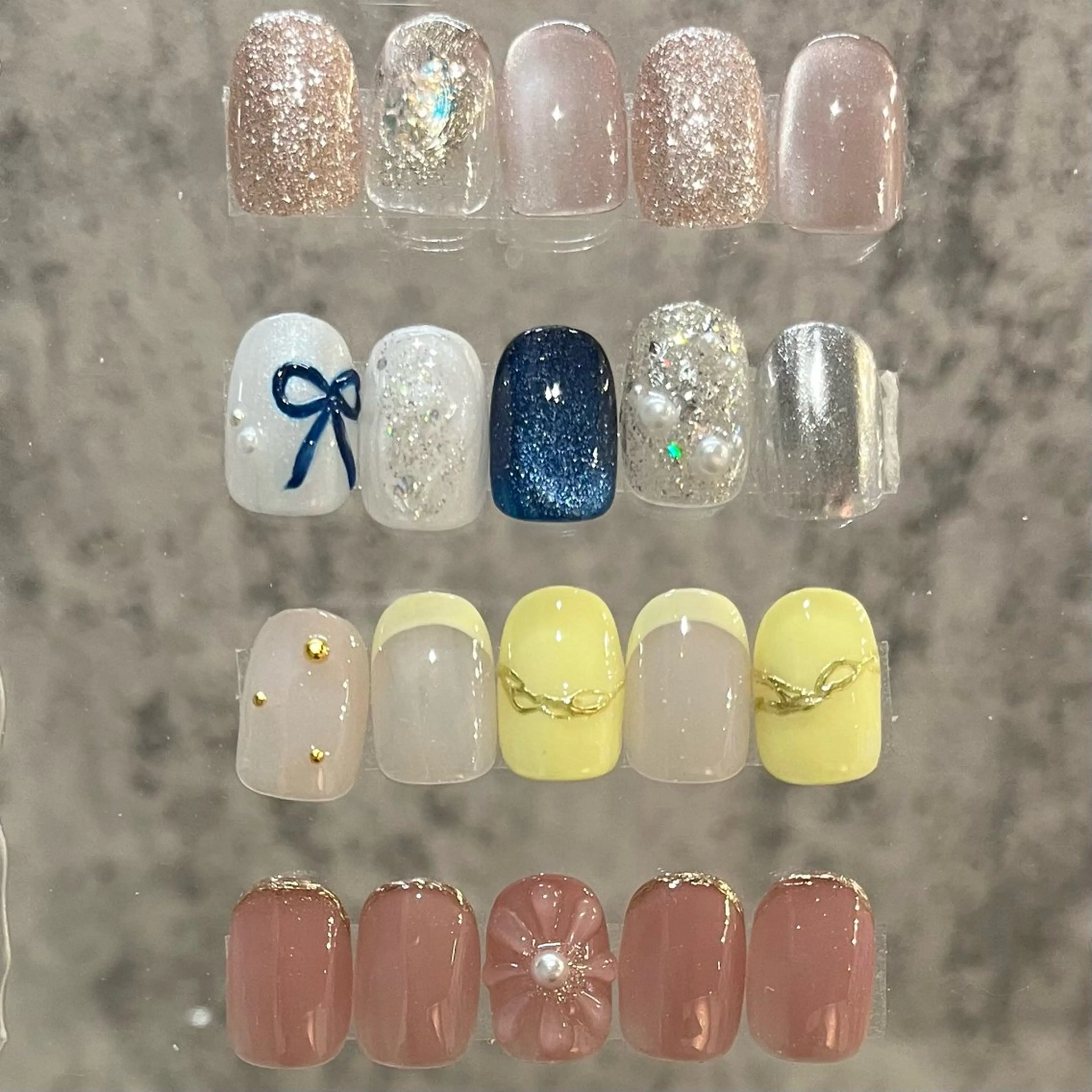 ミニモ限定🎀✨【オフ込み！】6種類のサンプルから選ぶ定額デザイン💎両手同じデザイン♪色チェンジOK🎀の写真