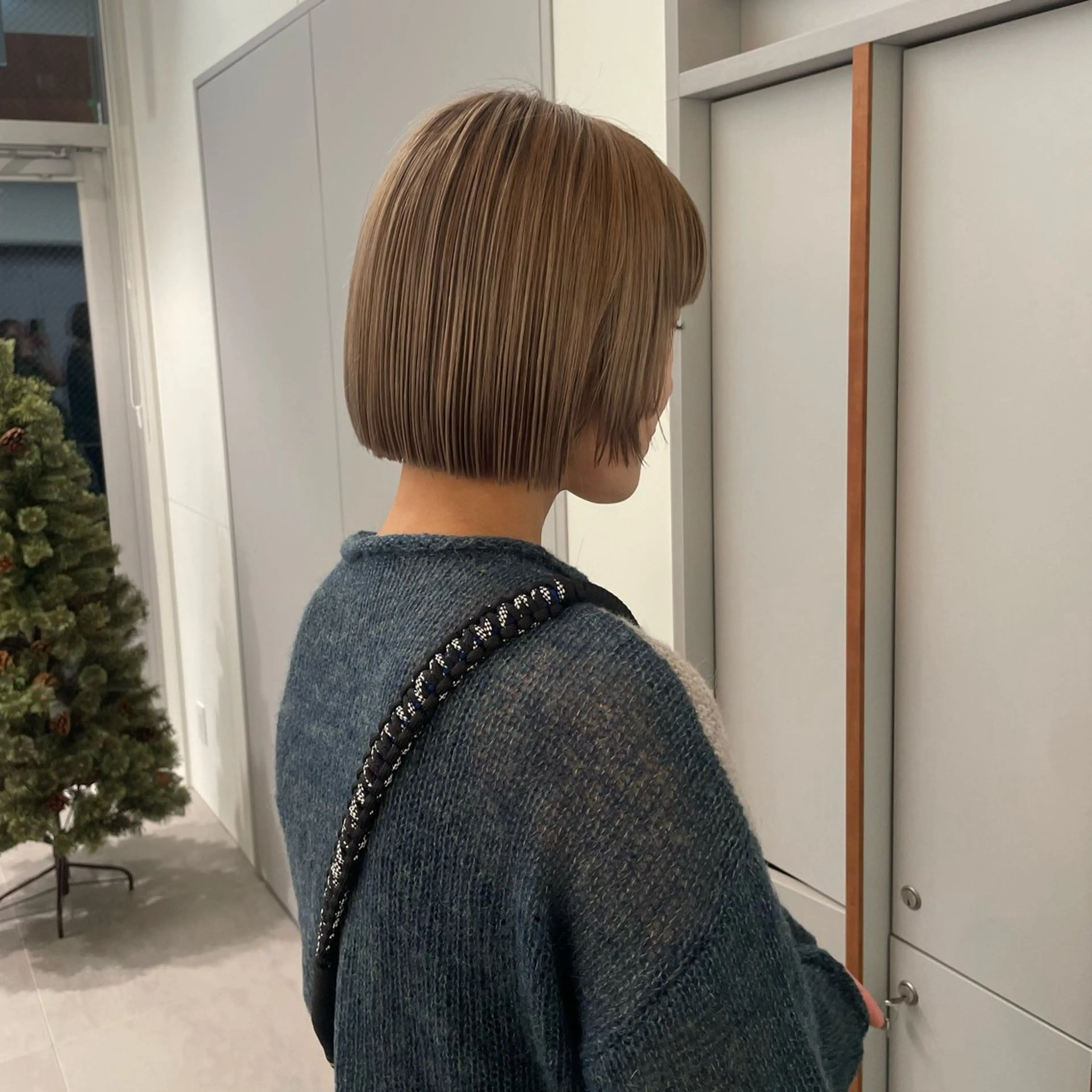 ショート カラー ベージュカラー ブリーチ 透明感カラー ダブルカラー ミルクティーベージュ カット ヘアカラー トリートメント ブリーチ/レイヤー 🌻Mutsumiのヘアスタイル