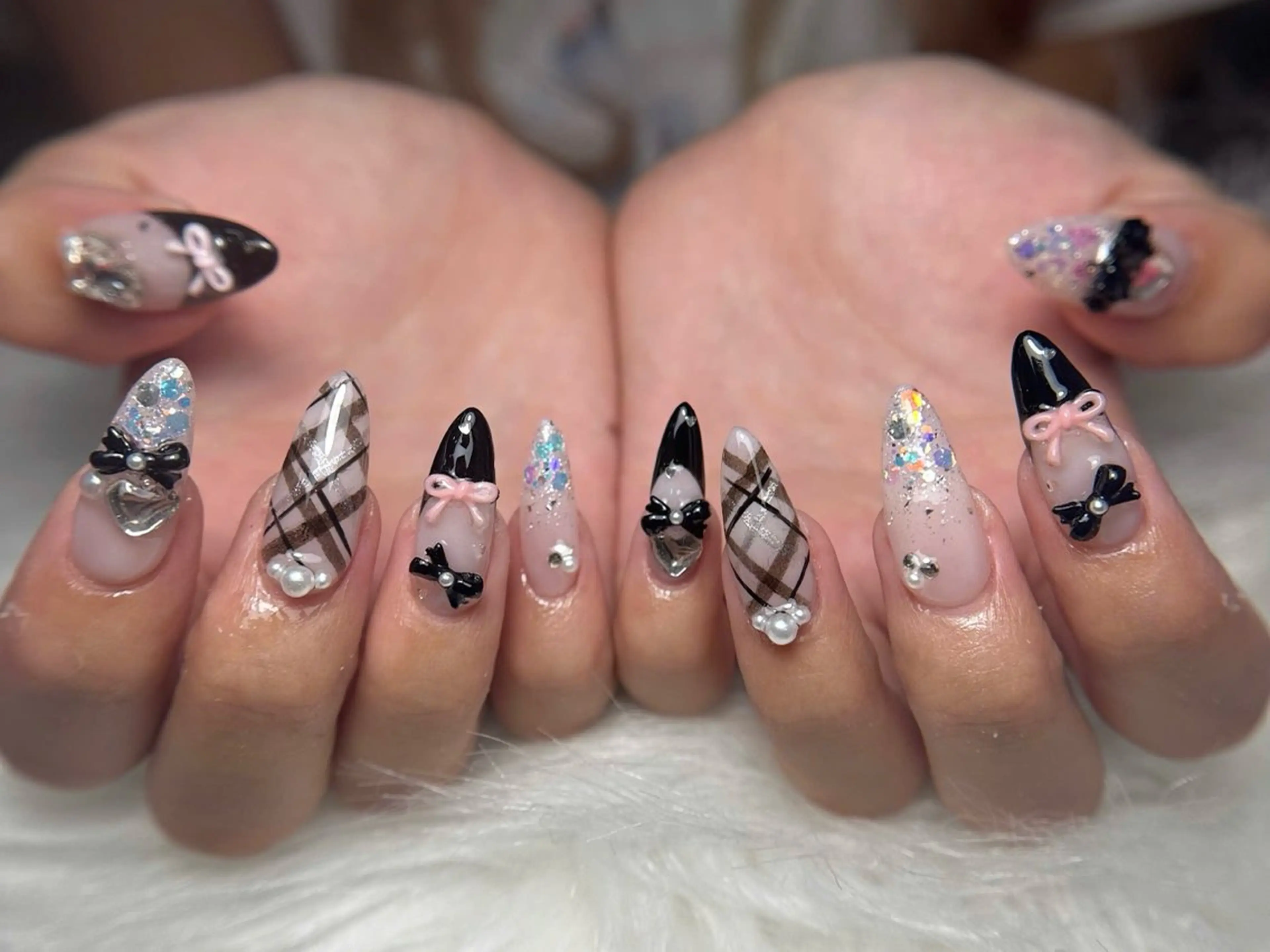 ネイル オーロラネイル フットネイル フレンチネイル ジェルネイル ガラスフレンチ Michi_Nails_Salon所属・Michi Nail Staffのネイルデザイン