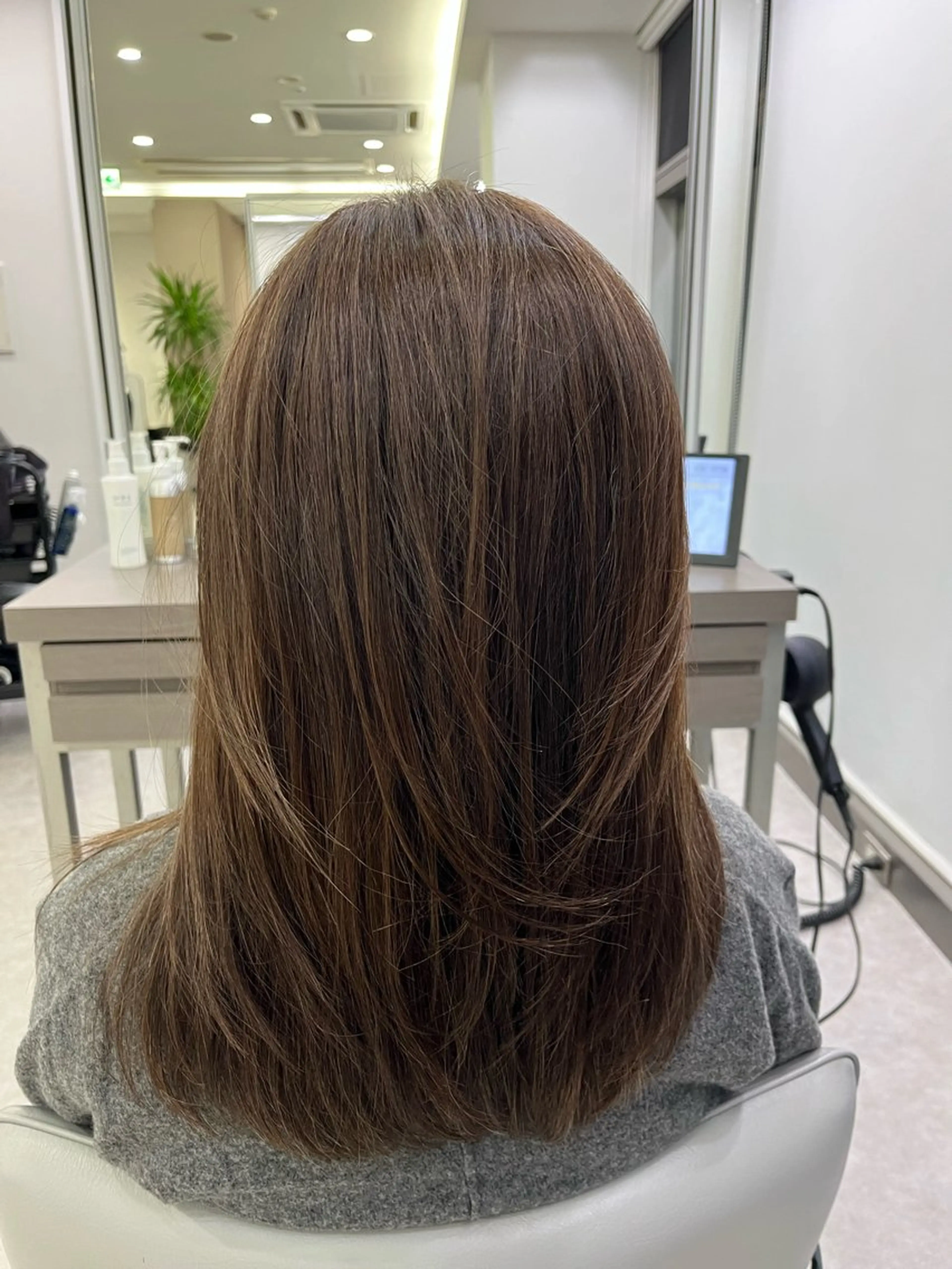 セミロング カラー arteHAIR所属・arte鈴木 ひなののヘアスタイル
