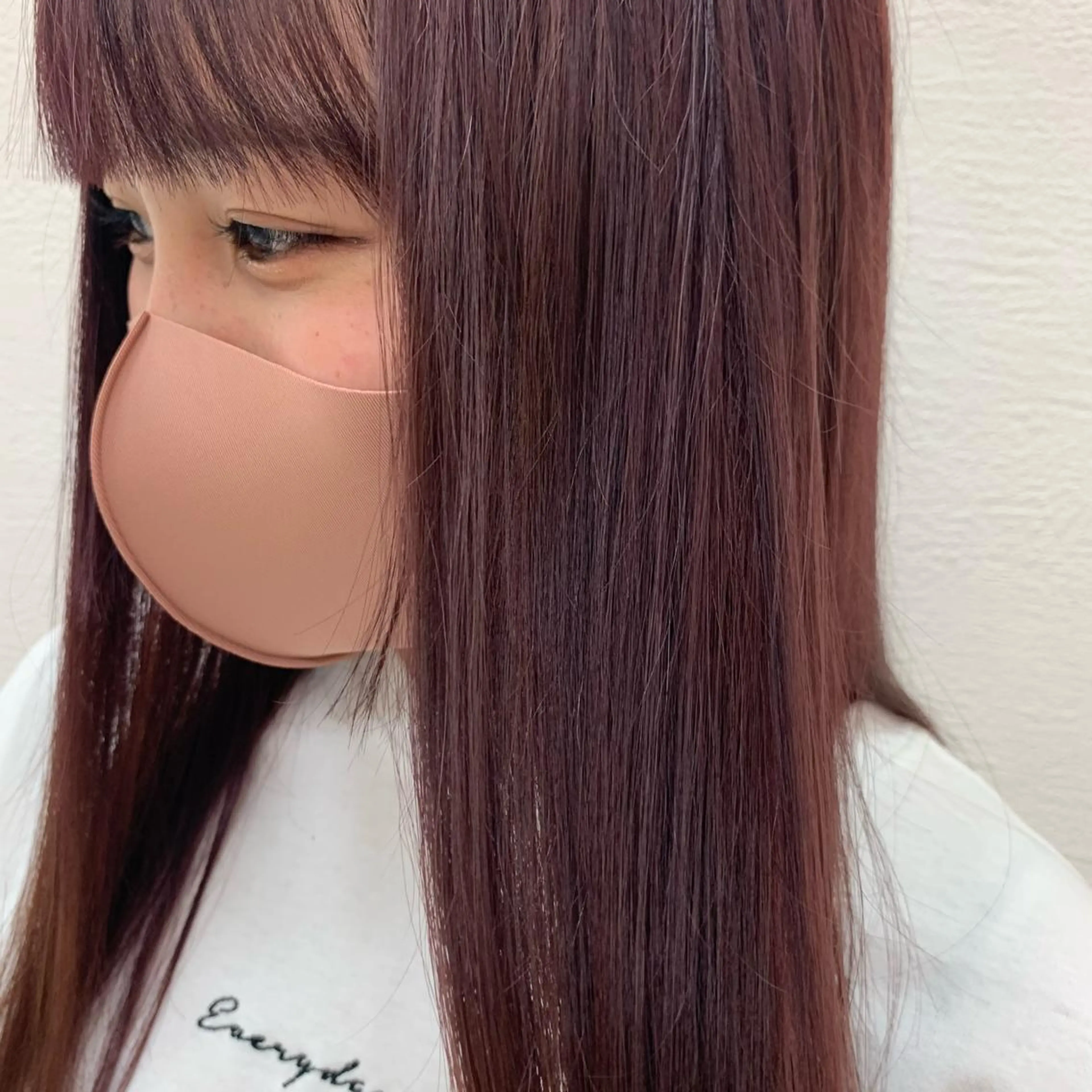 セミロング カラー カシス ピンクカラー ウスイ ハルカのヘアスタイル