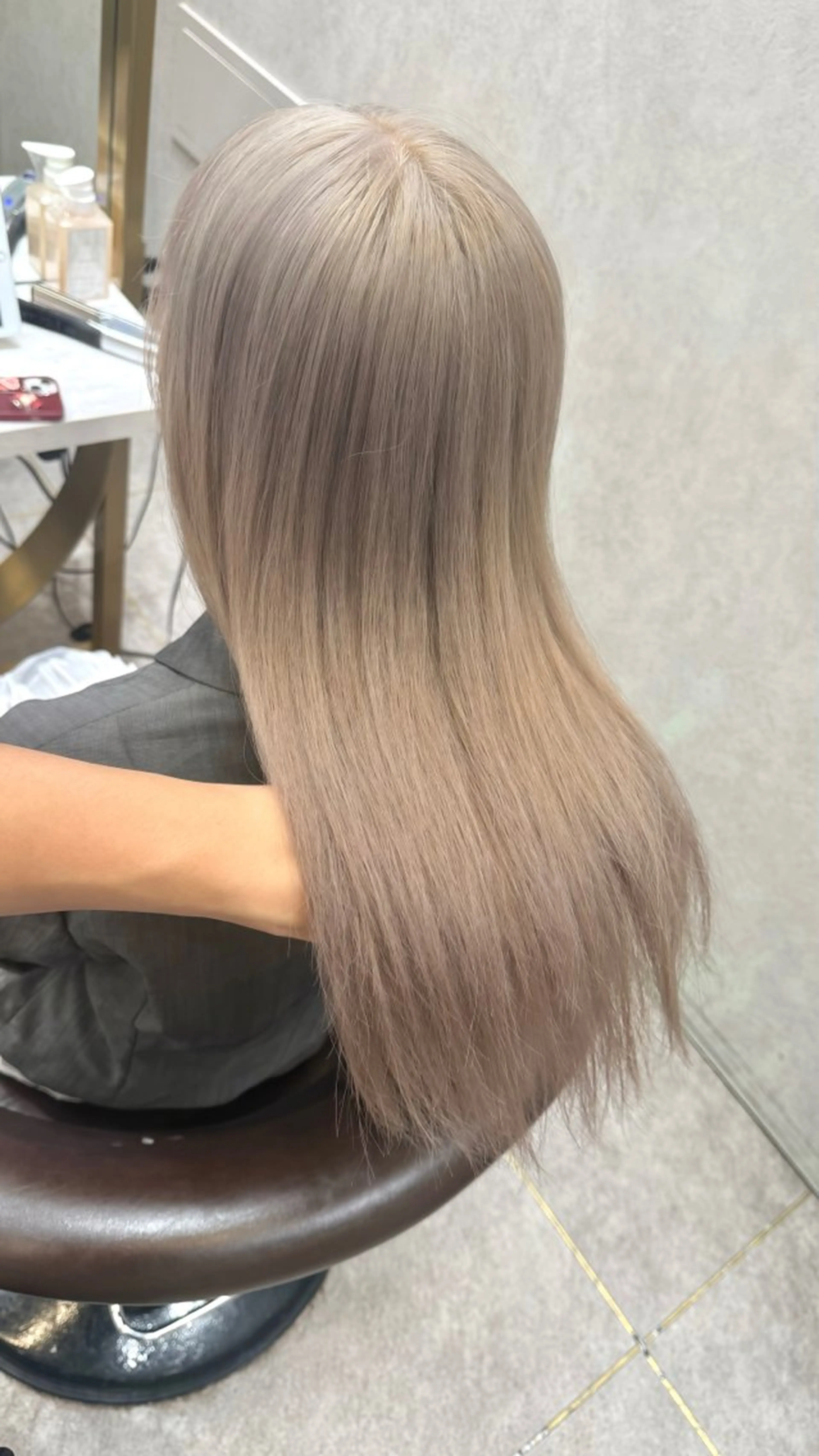 セミロング カラー カット ヘアカラー 縮毛矯正 トリートメント ケアブリーチ 韓国レイヤーKYONのヘアスタイル