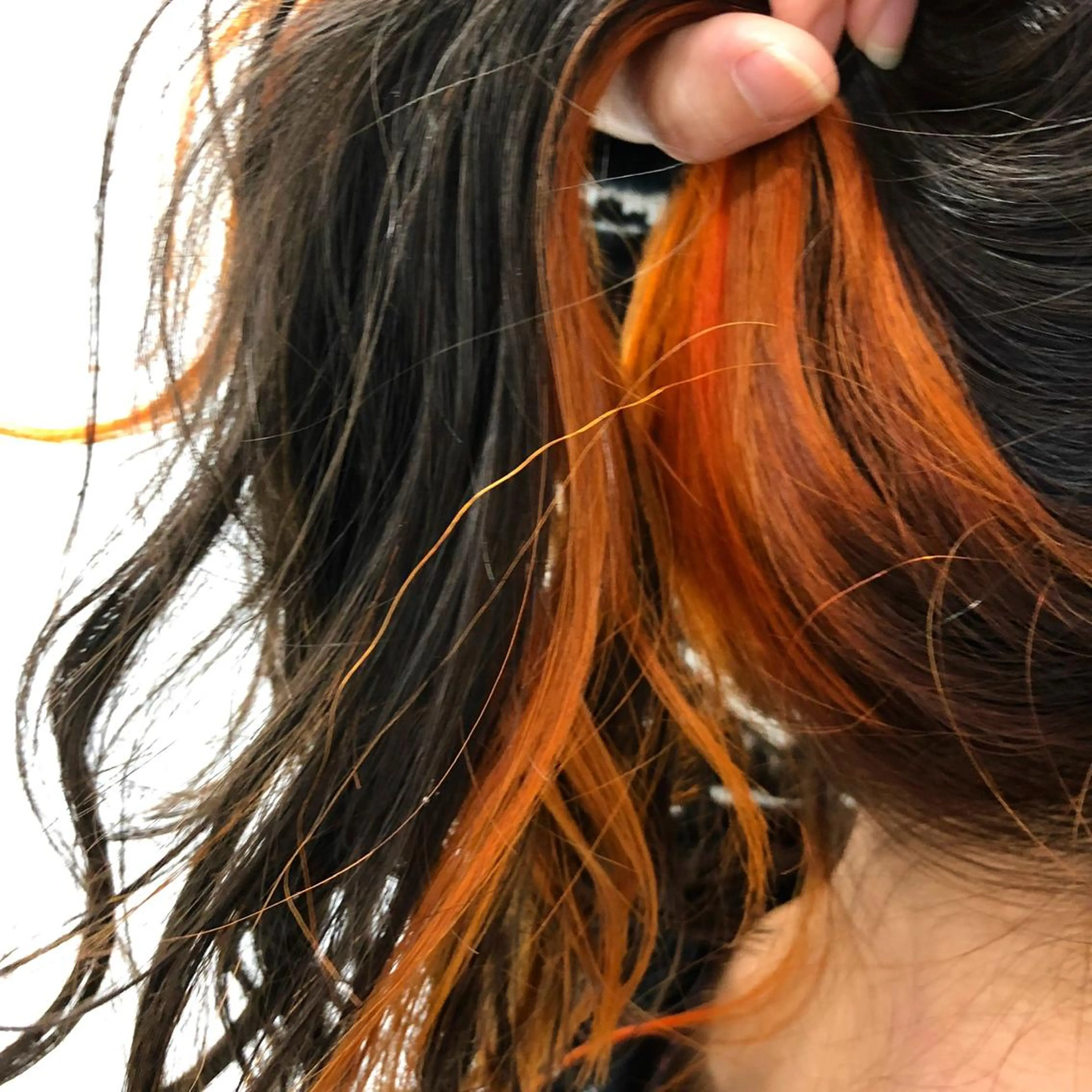 セミロング カラー インナーカラー オレンジ ヘアカラー 岩崎 裕司のヘアスタイル