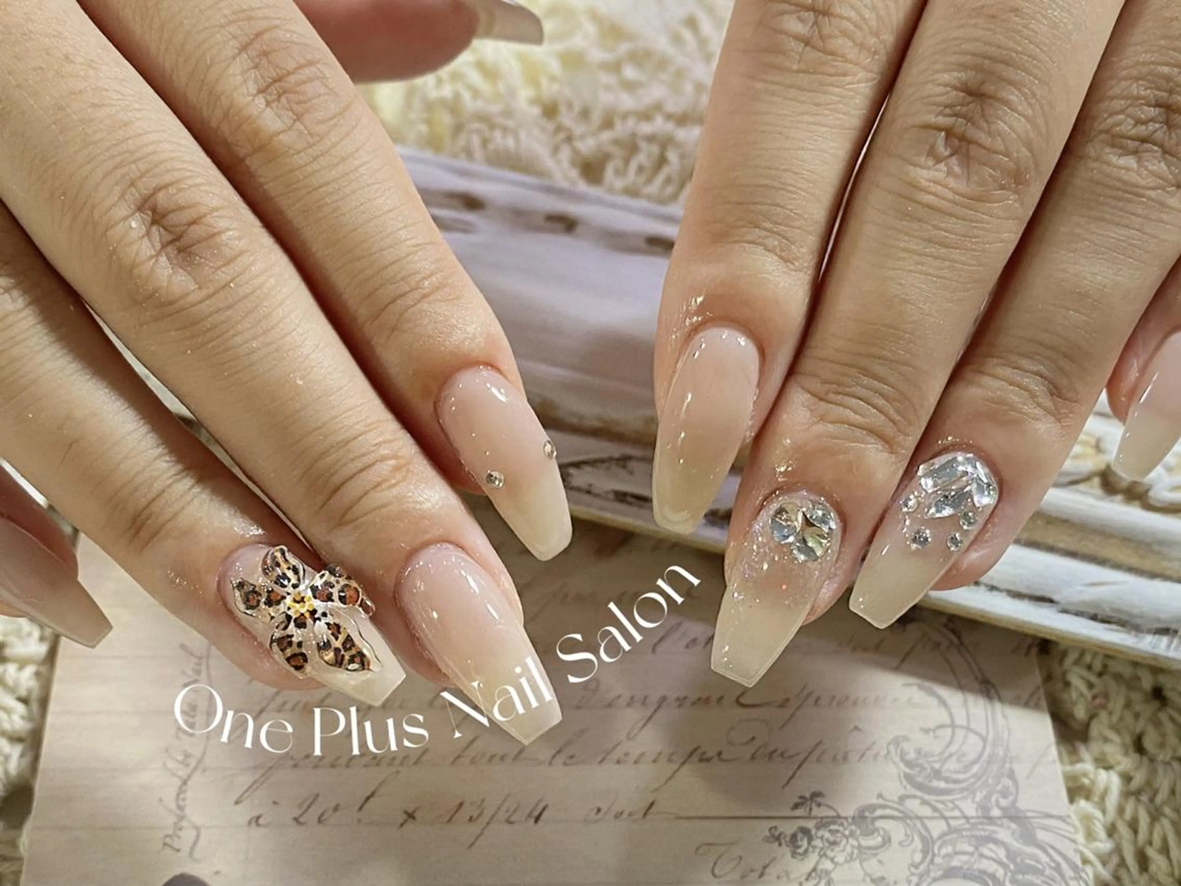 ネイル オーロラネイル 長さ出し フットネイル フレンチネイル ジェルネイル One Plus Nail Salonのネイルデザイン