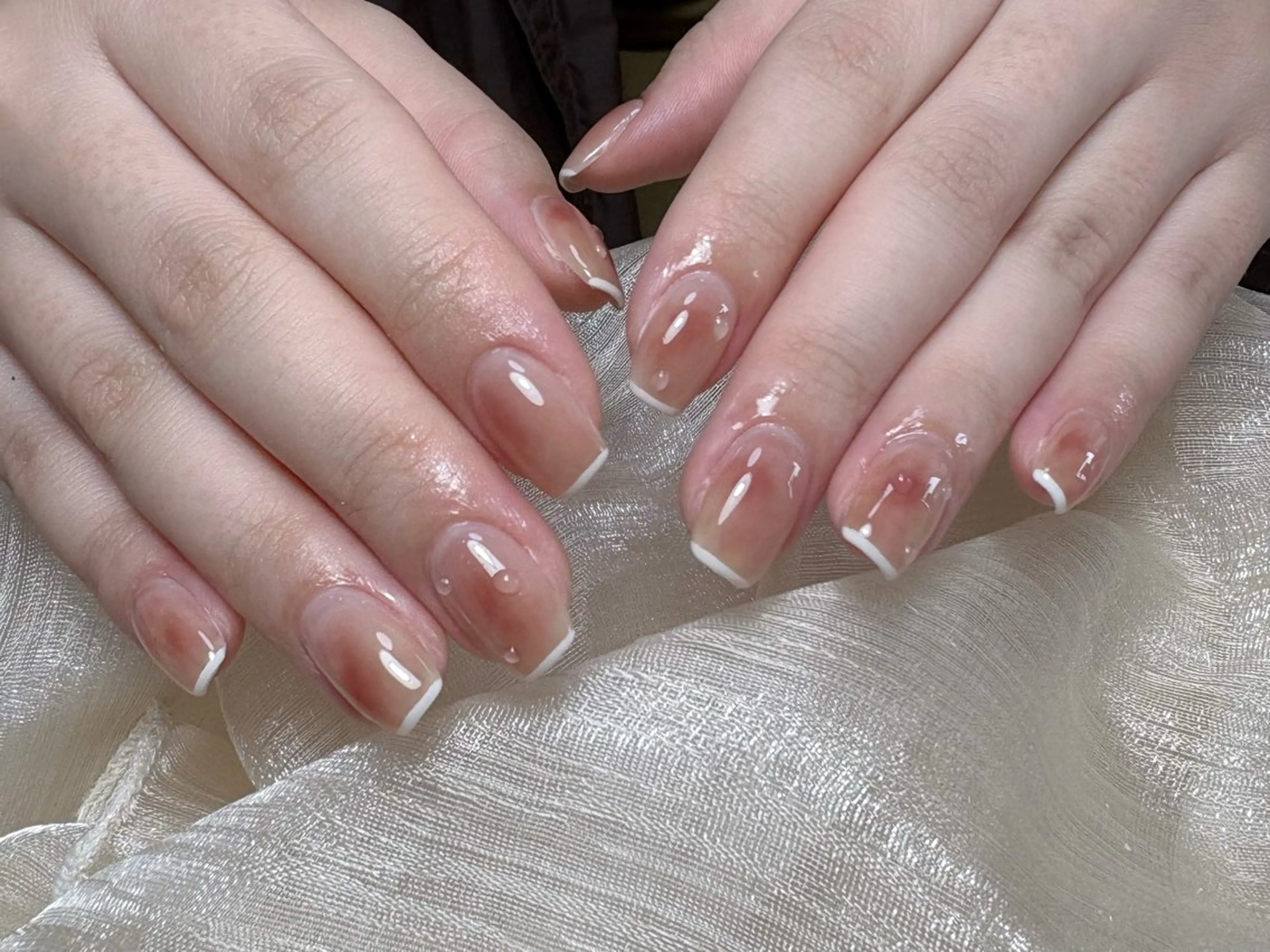 ネイル オーロラネイル チークネイル フレンチネイル ジェルネイル ガラスフレンチ ハンドネイル Nail Jolie所属・Nail Jolieのネイルデザイン