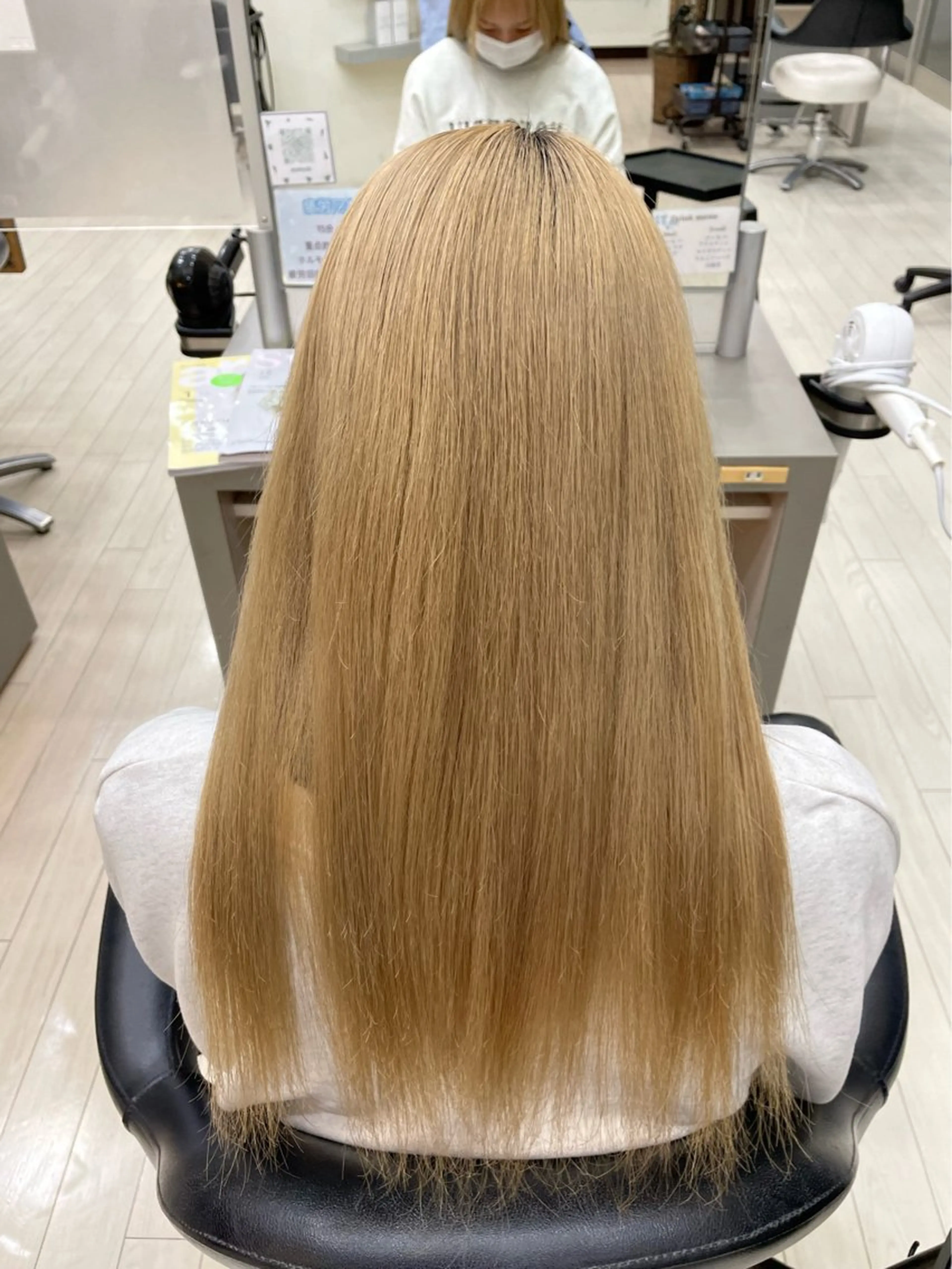 ロング カラー ブリーチ { door } Kawasakiのヘアスタイル