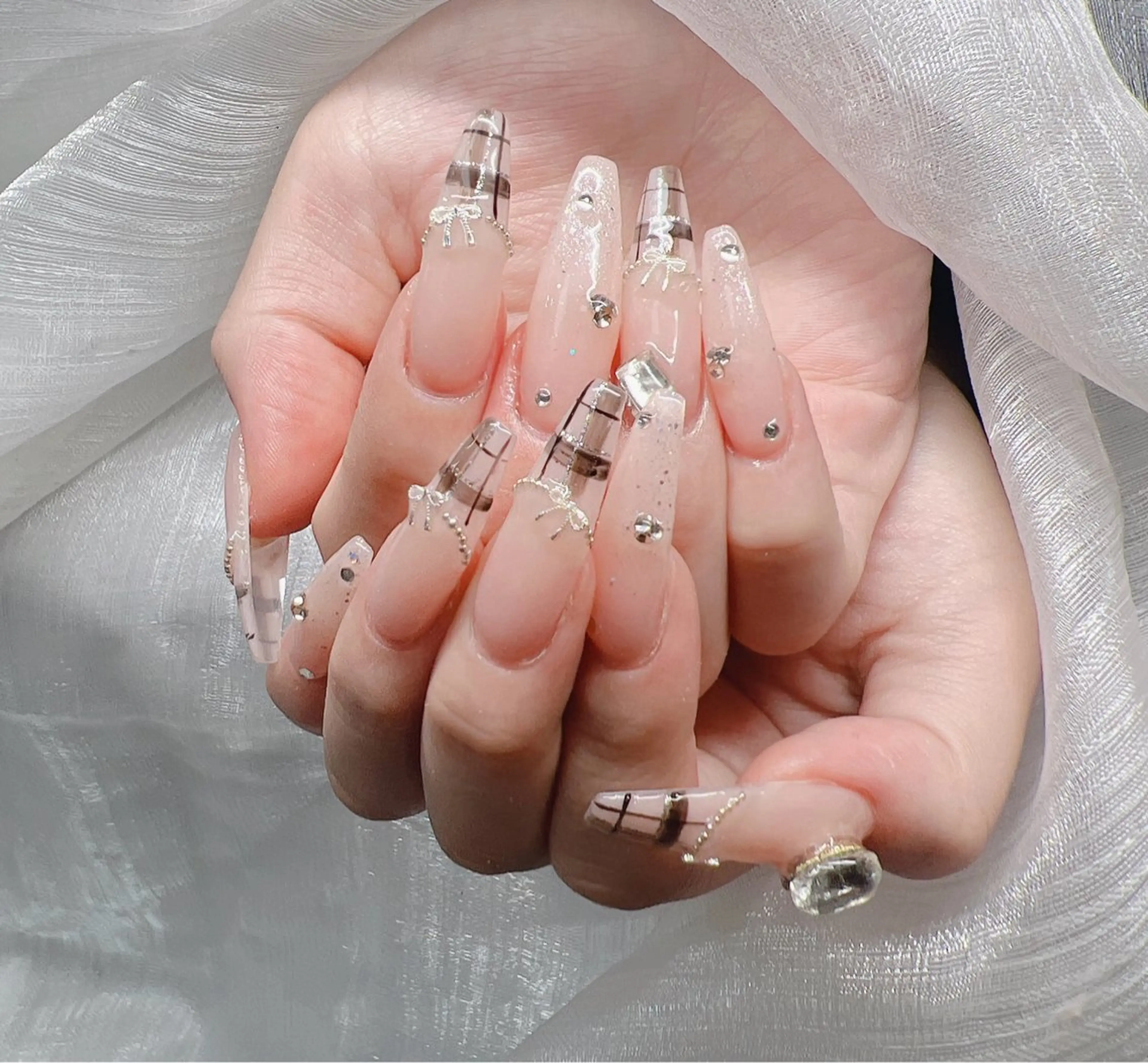 ネイル 長さ出し グラデーション 卒業式 キラキラネイル マグネットネイル ハンドネイル Lee Nailsのネイルデザイン