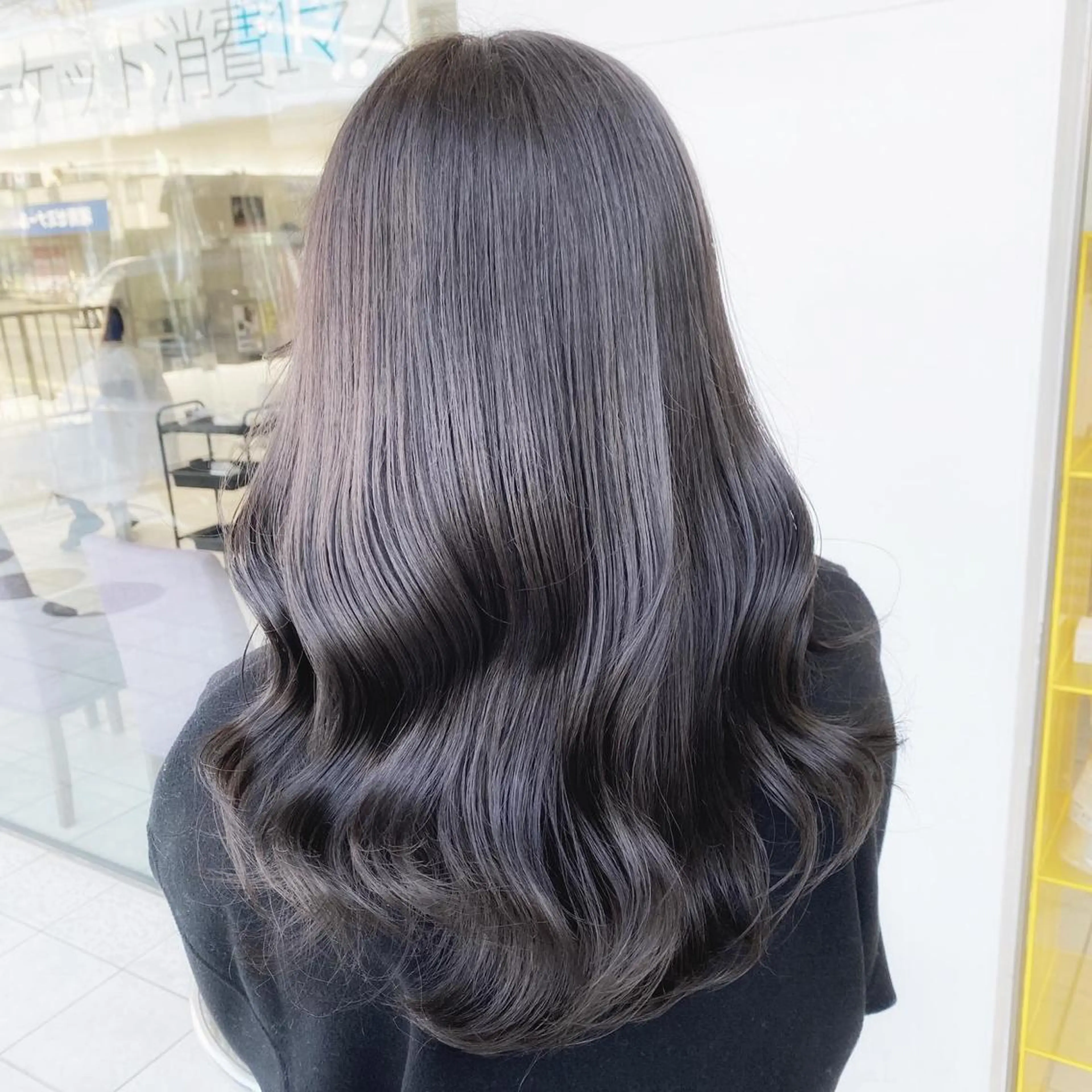 セミロング カラー ミルクティーレイヤー 大澤竜馬のヘアスタイル