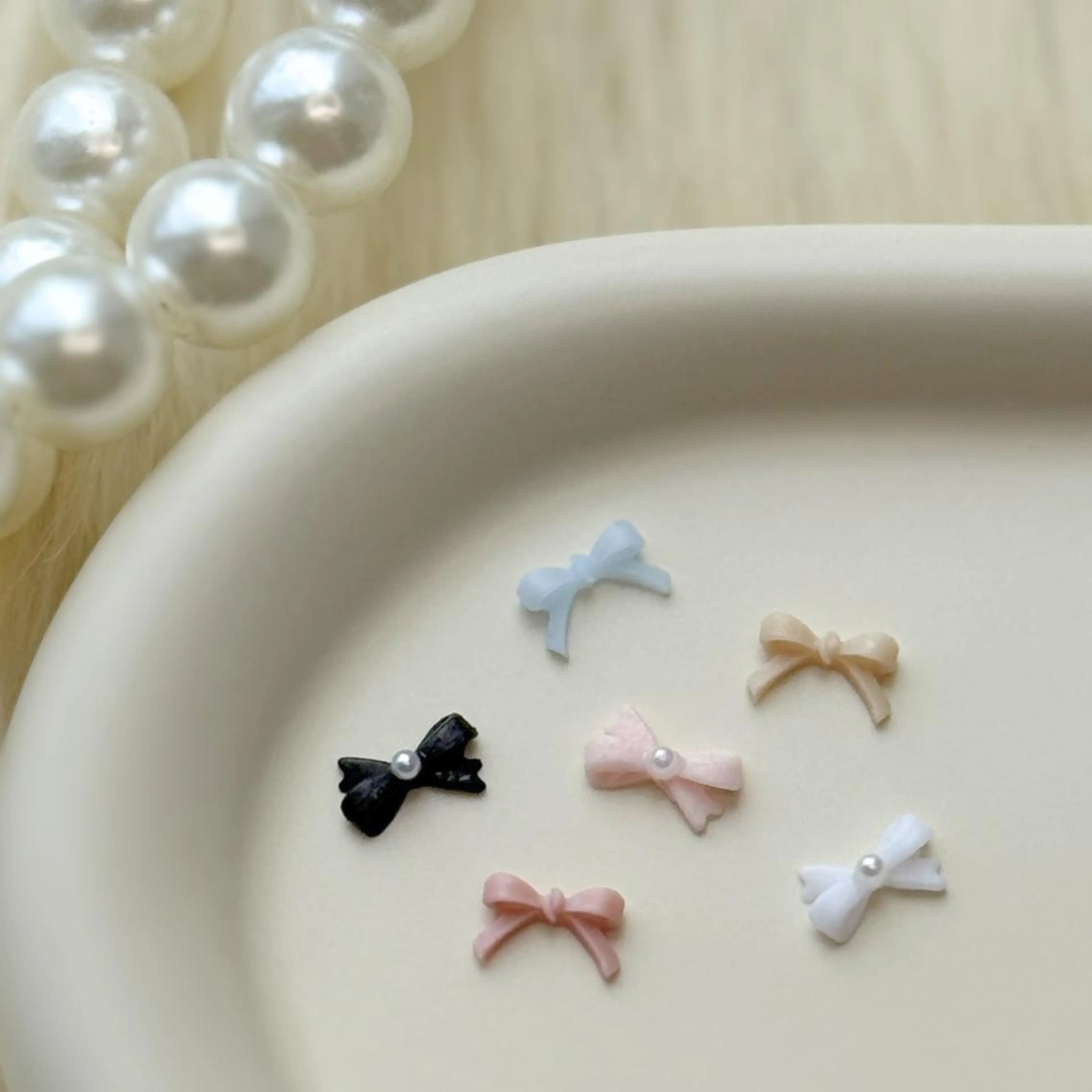 【オフ無料】選べるリボンパーツ×ワンカラー🎀✧*。　オフあり/シンプル/オフィスネイル/リボンネイル/パラジェル可の写真