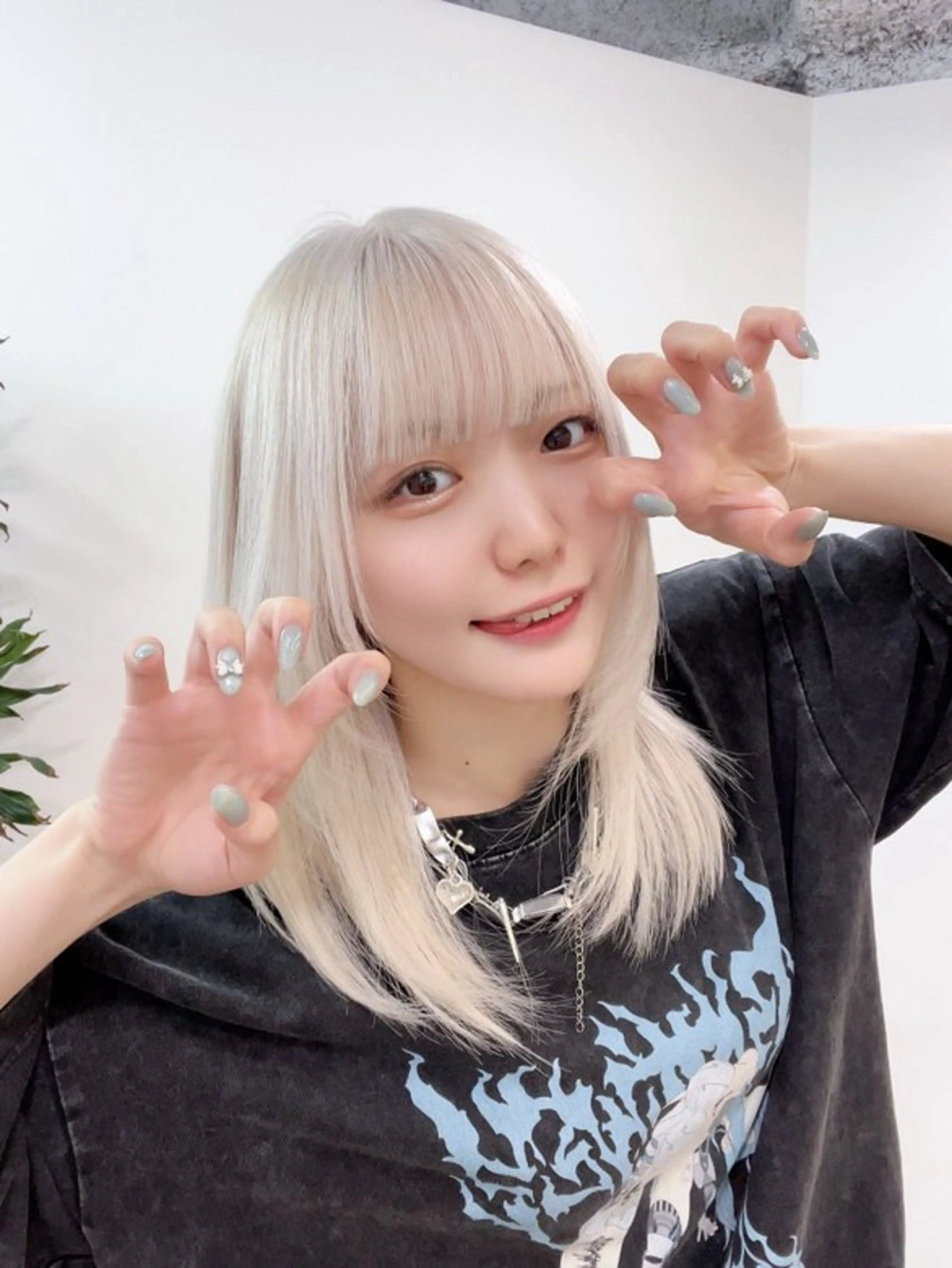 ロング カラー ベージュカラー ダブルカラー ホワイトベージュ カット ヘアカラー トリートメント 韓国レイヤー×透明感 髪質改善　武田涼のヘアスタイル