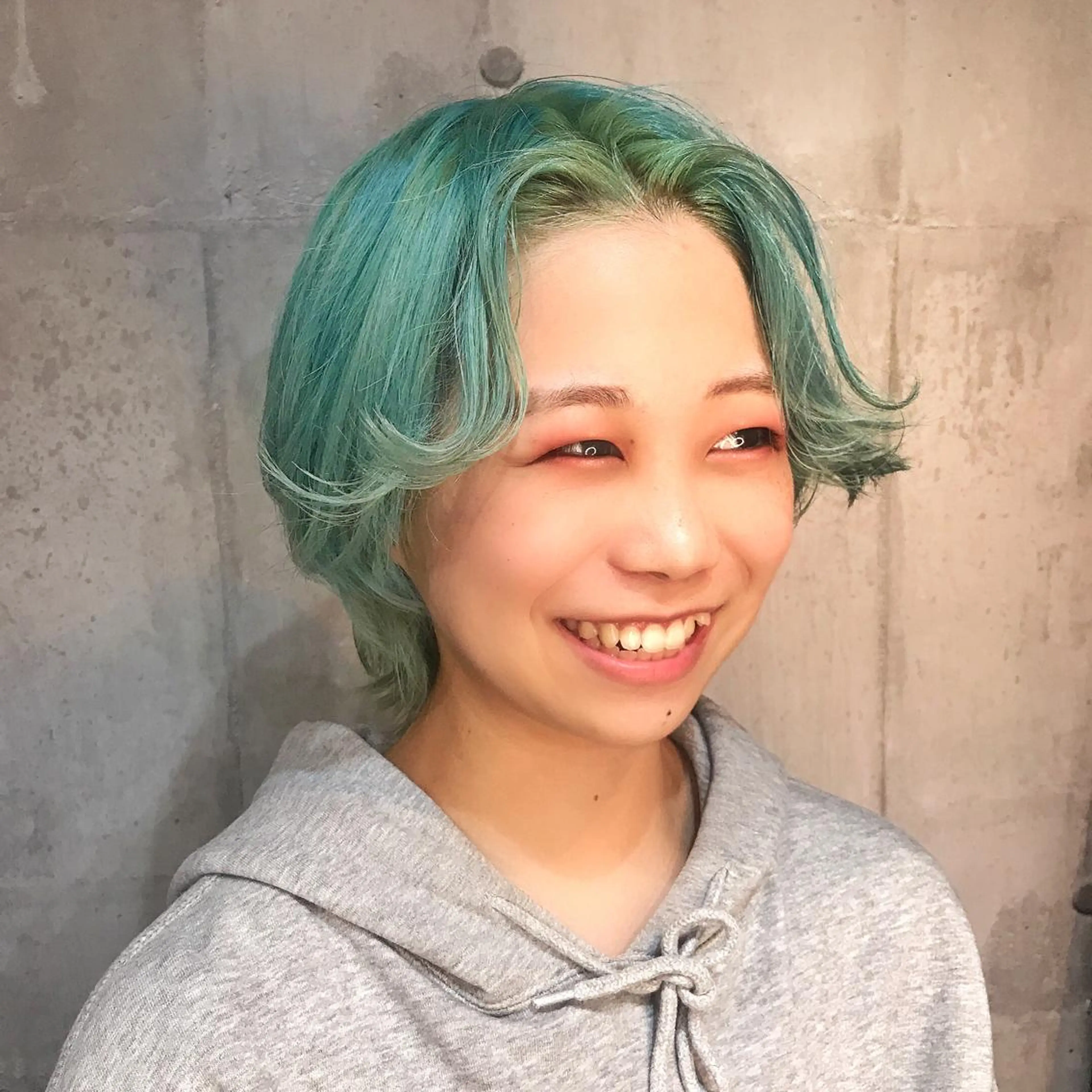 ミディアム カラー ミント ミントグリーン ホワイト&レイヤーカ ットエクステ長畠俊輔のヘアスタイル