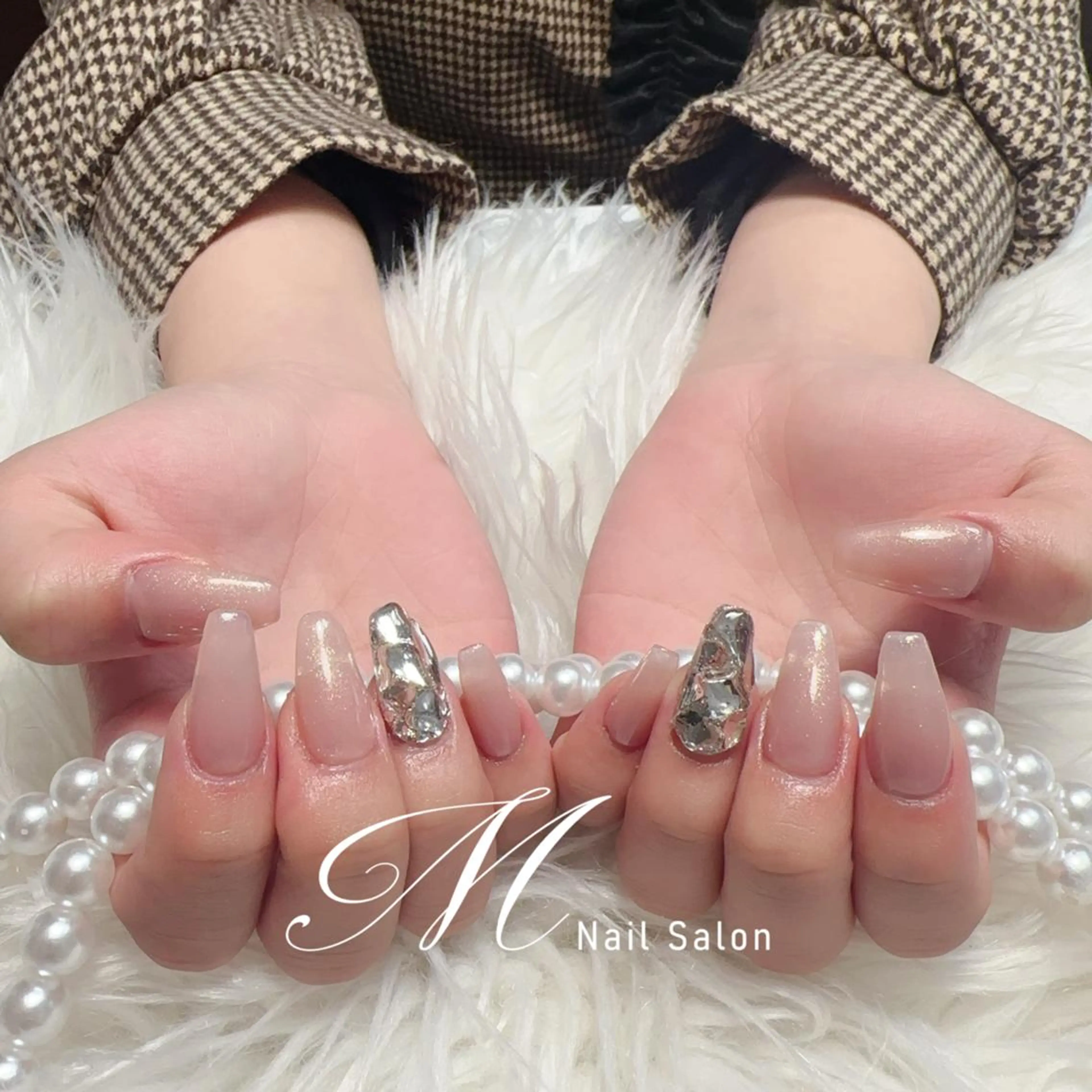 ネイル Mネイル✨パラ取扱店 85%OFF中✨のネイルデザイン
