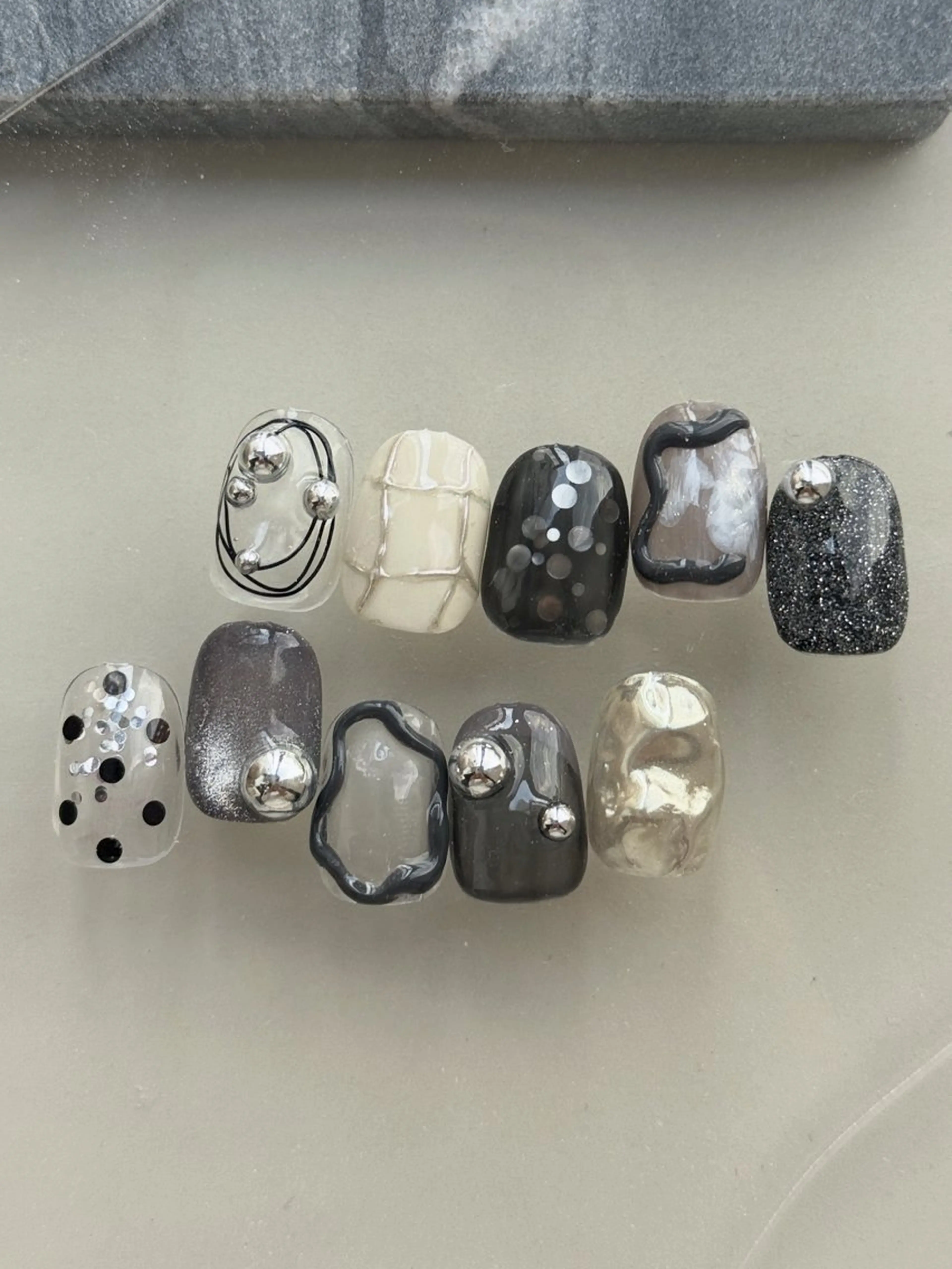 ネイル クリアネイル ニュアンスネイル シルバー ハンドネイル 深田 美雪のネイルデザイン