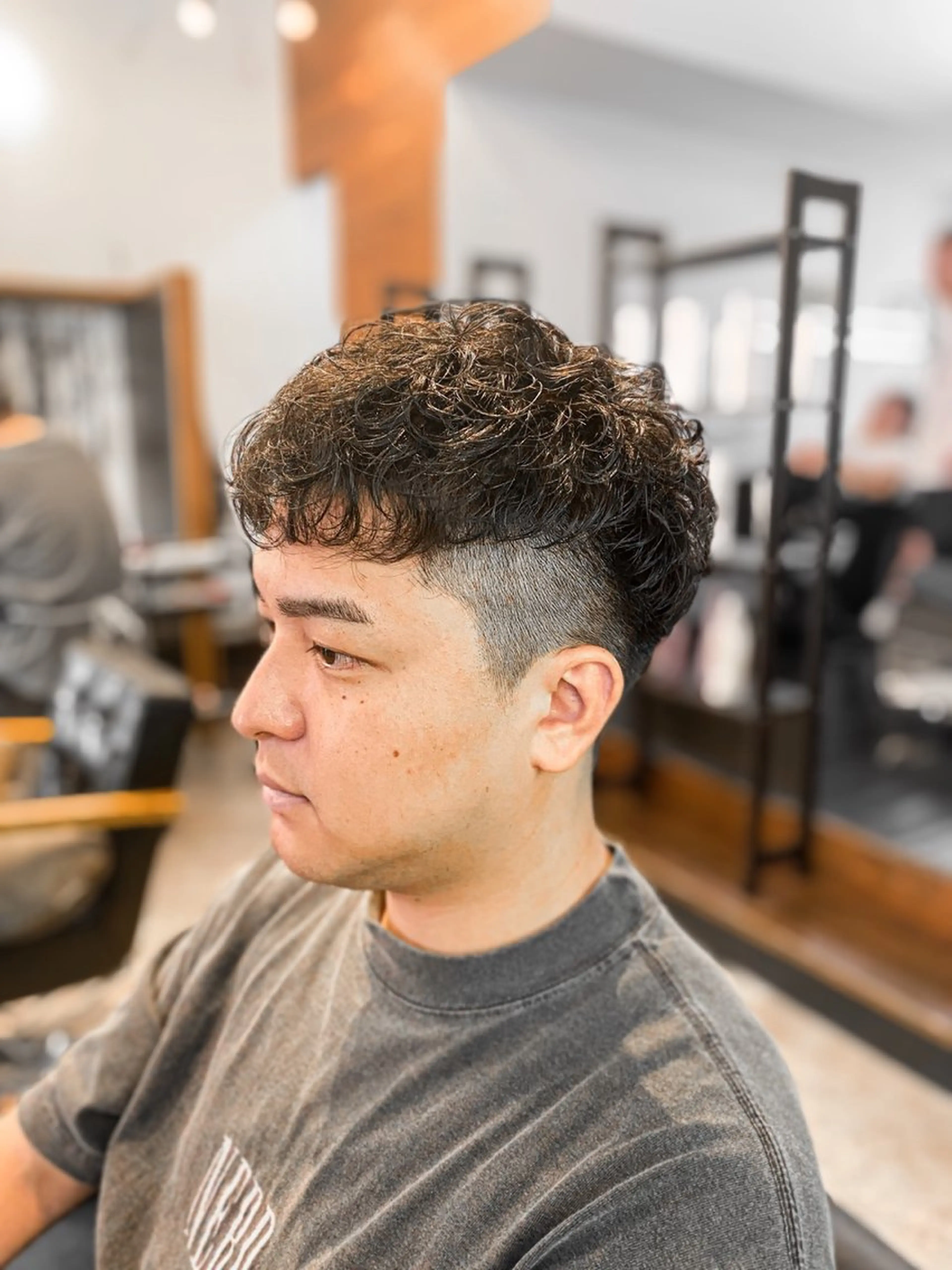 ショート パーマ メンズ キッズ メンズブリーチ ビジネス センターパート フェードカット メンズハイライト カット パーマ IRIE HAIR DESIGN所属・IRIE⚡️メンズ/ パーマ⚡️北川聖也のヘアスタイル