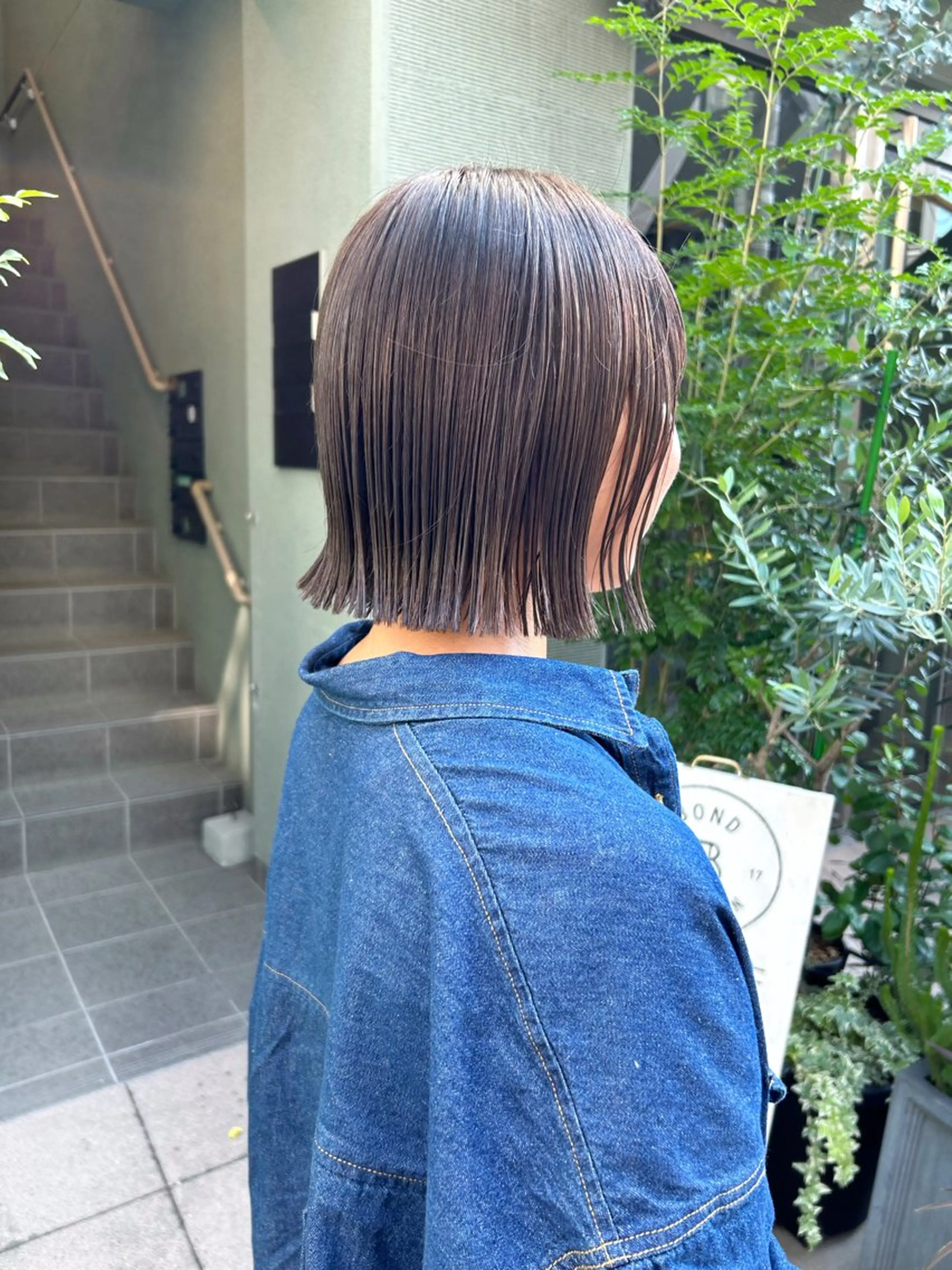 ショート カラー 切りっぱなしボブ ベージュカラー シルバー シルバーベージュ ボブ カット ヘアカラー トリートメント HIROKI ” stylistのヘアスタイル