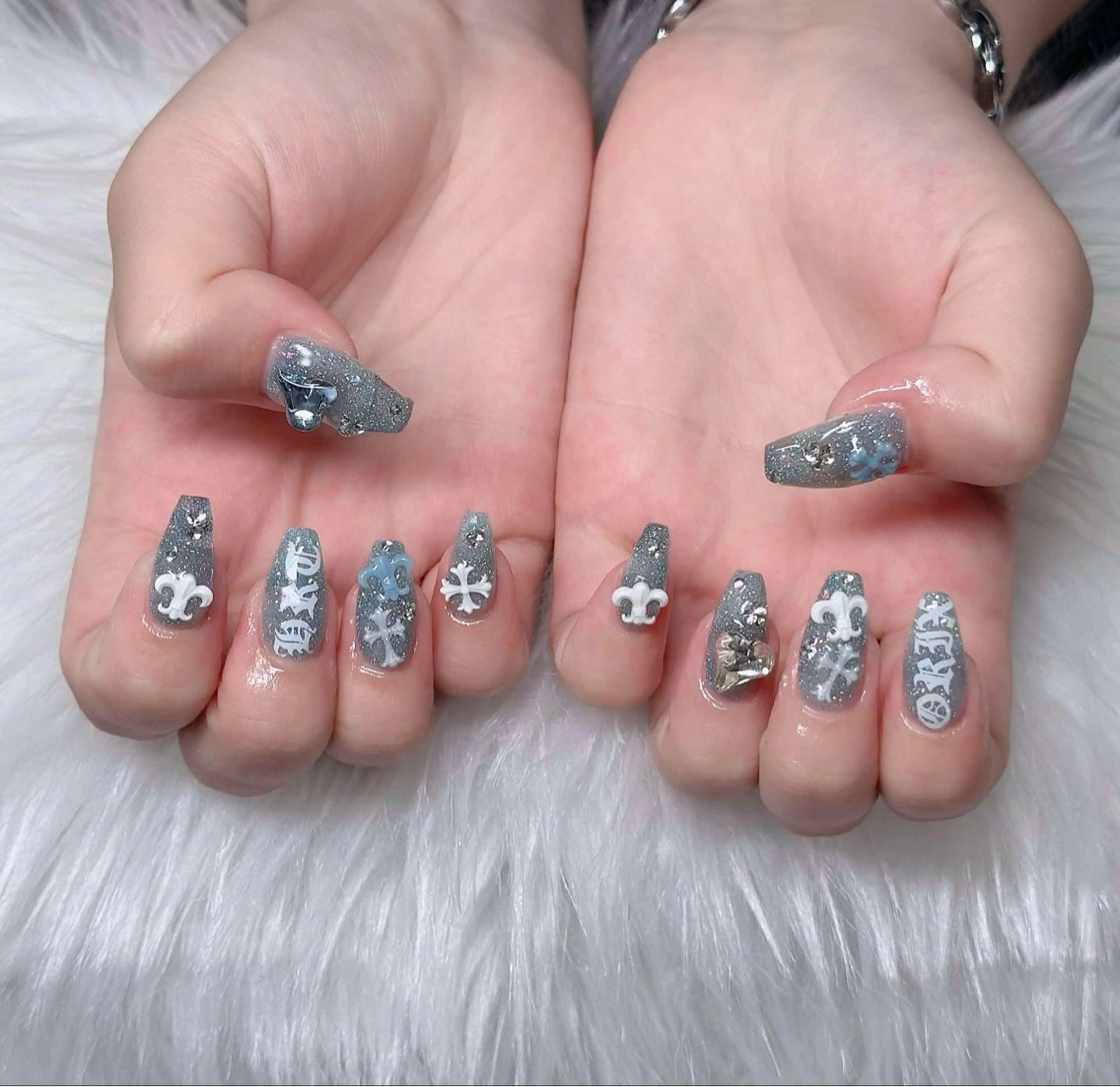 ネイル オーロラネイル フレンチネイル ジェルネイル ハロウィン キラキラネイル ハンドネイル H.baby Nail Salonのネイルデザイン