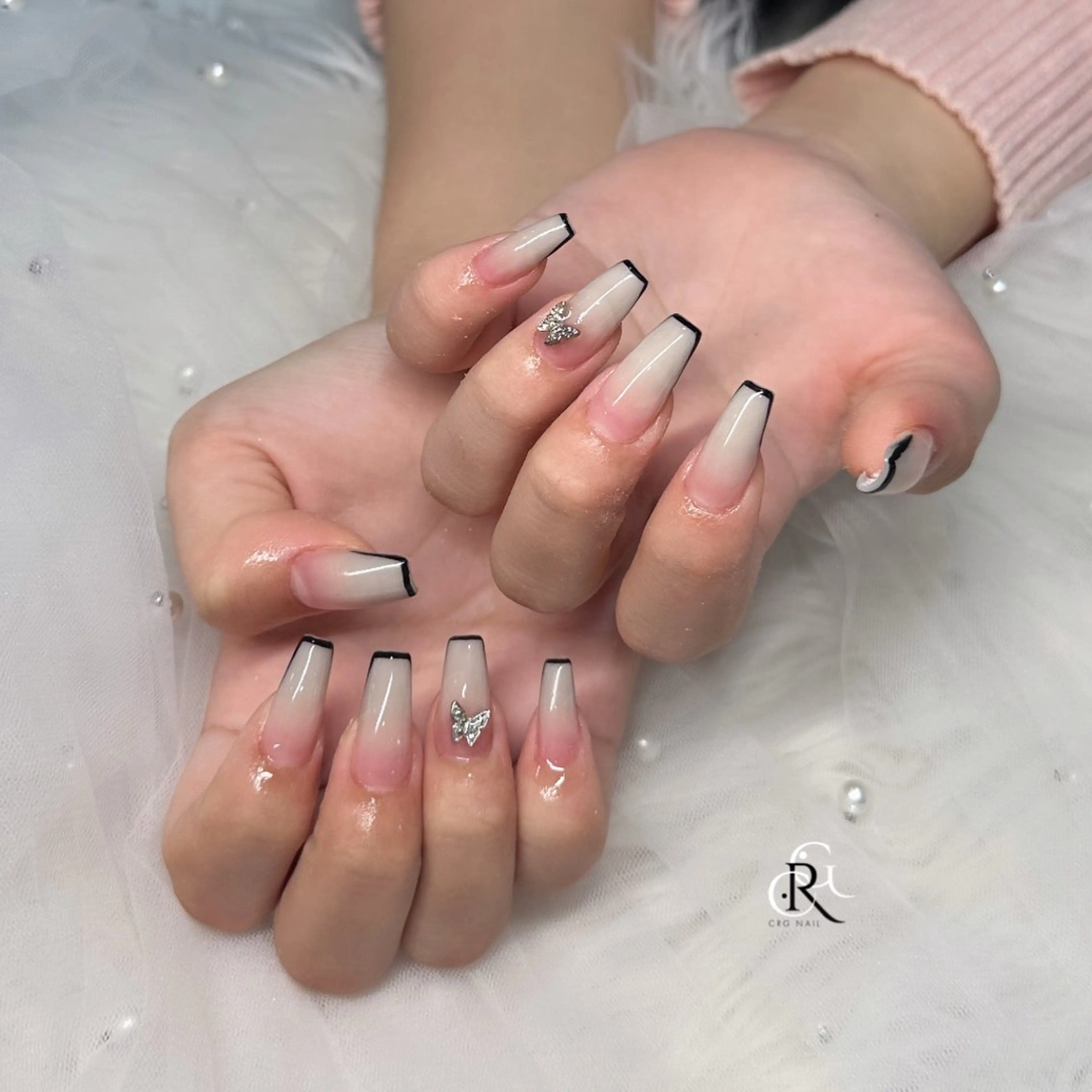 ネイル フレンチネイル グラデーション ハンドネイル 美フォルム✨ CRG　RURIのネイルデザイン