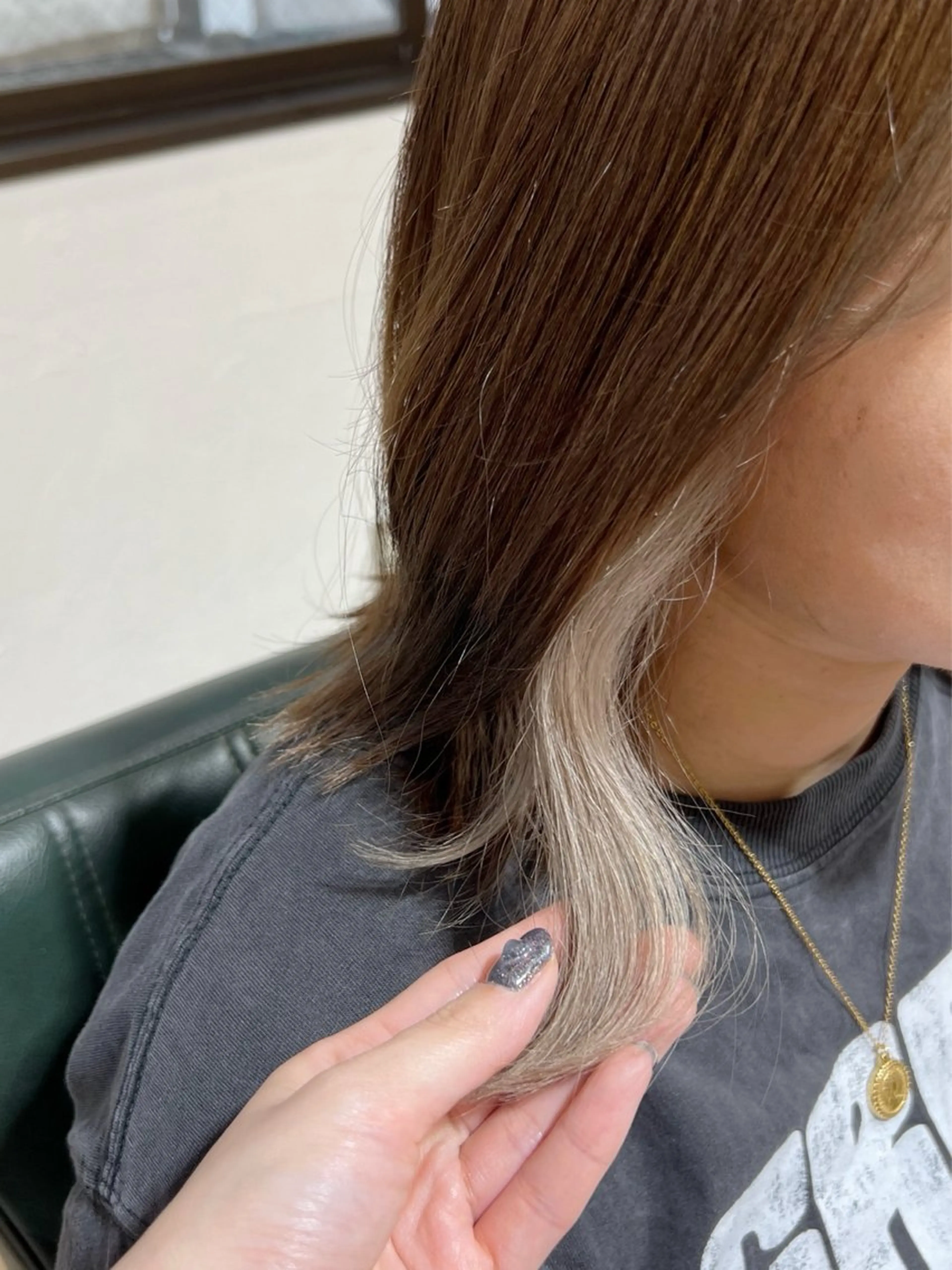 ミディアム カラー ベージュカラー デザインカラー イヤリングカラー ハイライトカラー ボブ カット ヘアカラー トリートメント KANA/ボブ/ インナーカラー/艶髪のヘアスタイル
