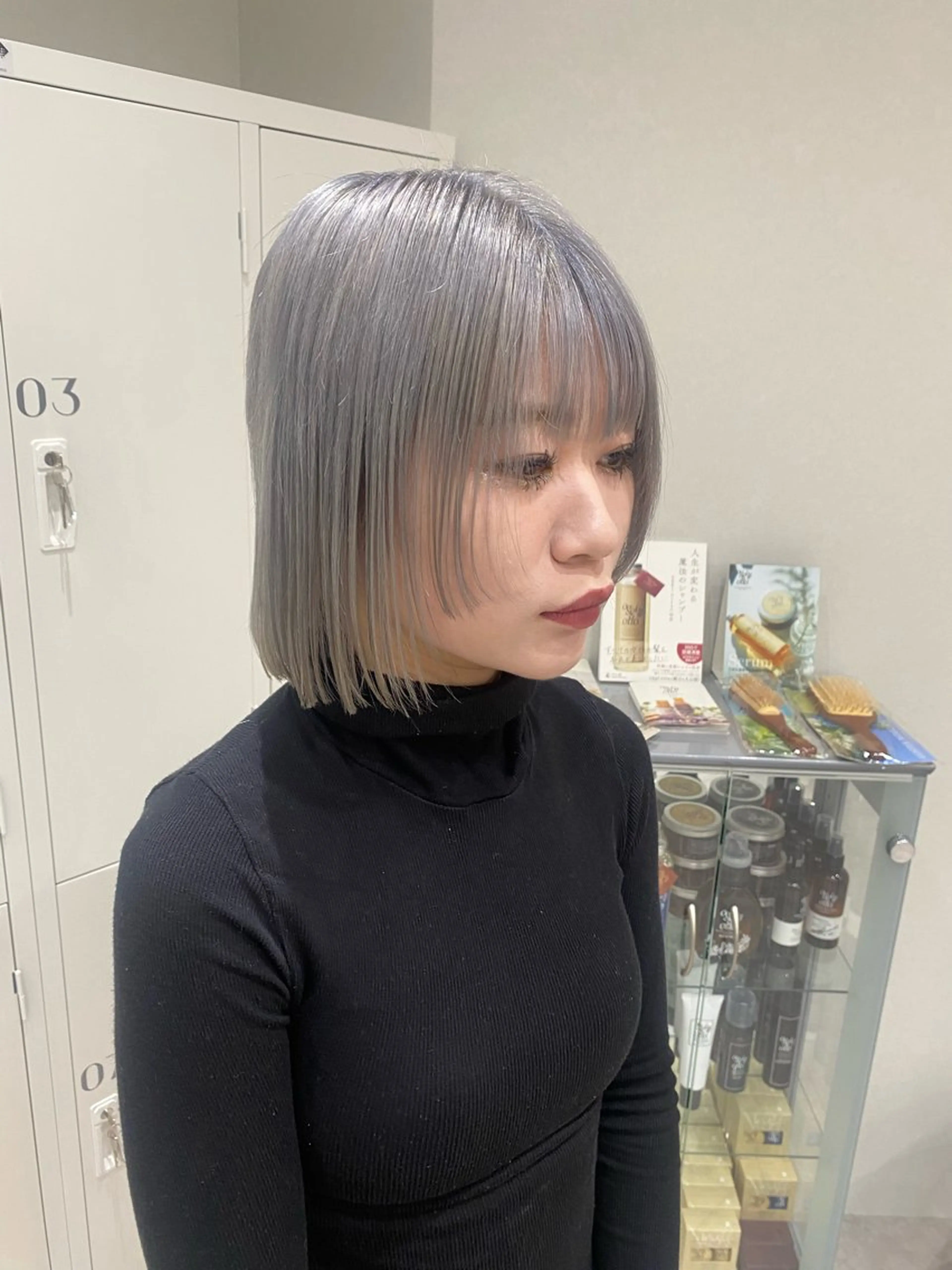 ミディアム カラー ヘアアレンジ ブリーチ ハイトーンカラー シルバー ボブ ヘアカラー ボブ /ニュアンス/ satomi🧸💖のヘアスタイル