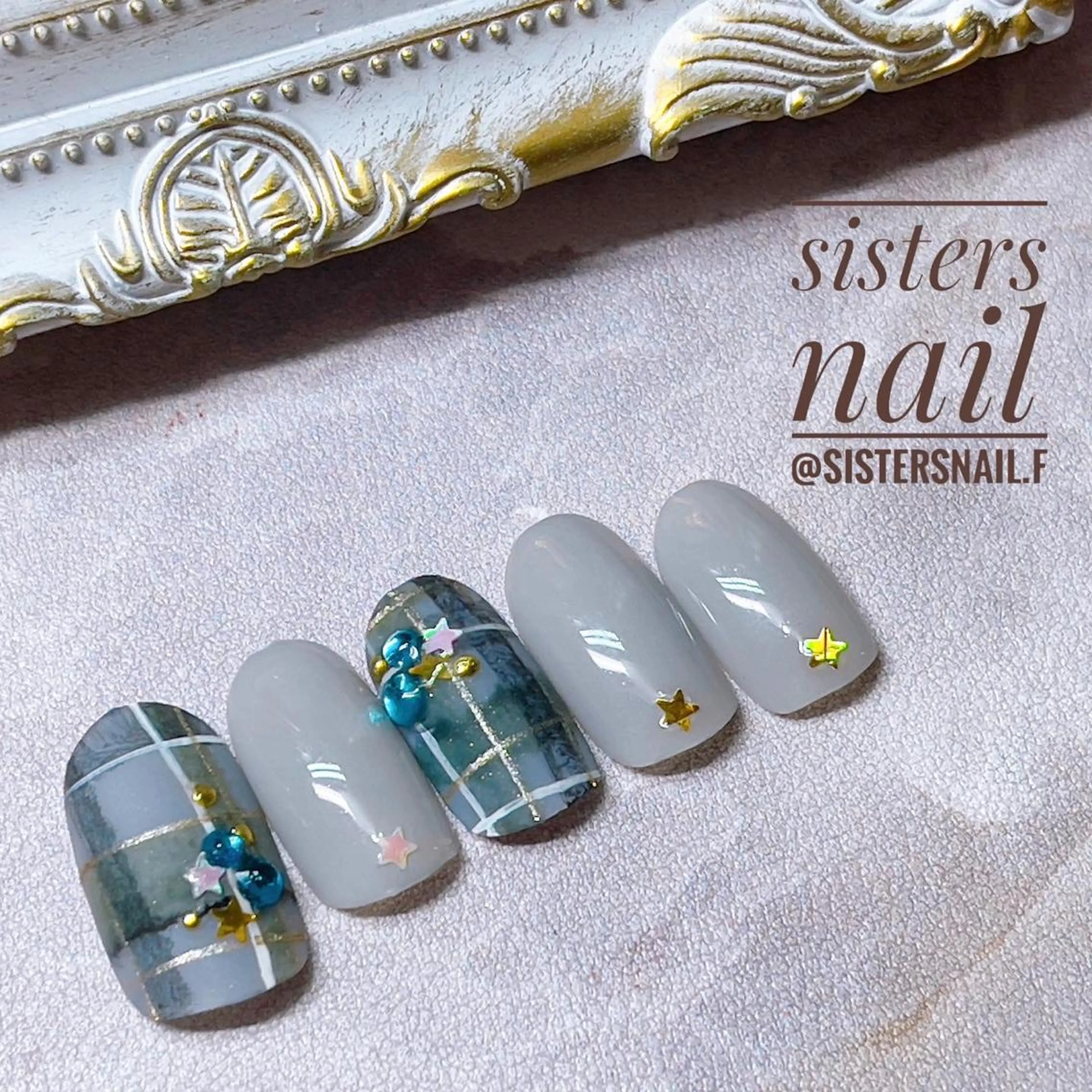 ネイル アートネイル カジュアル グリーン マットネイル 冬ネイル sisters nail.fのネイルデザイン
