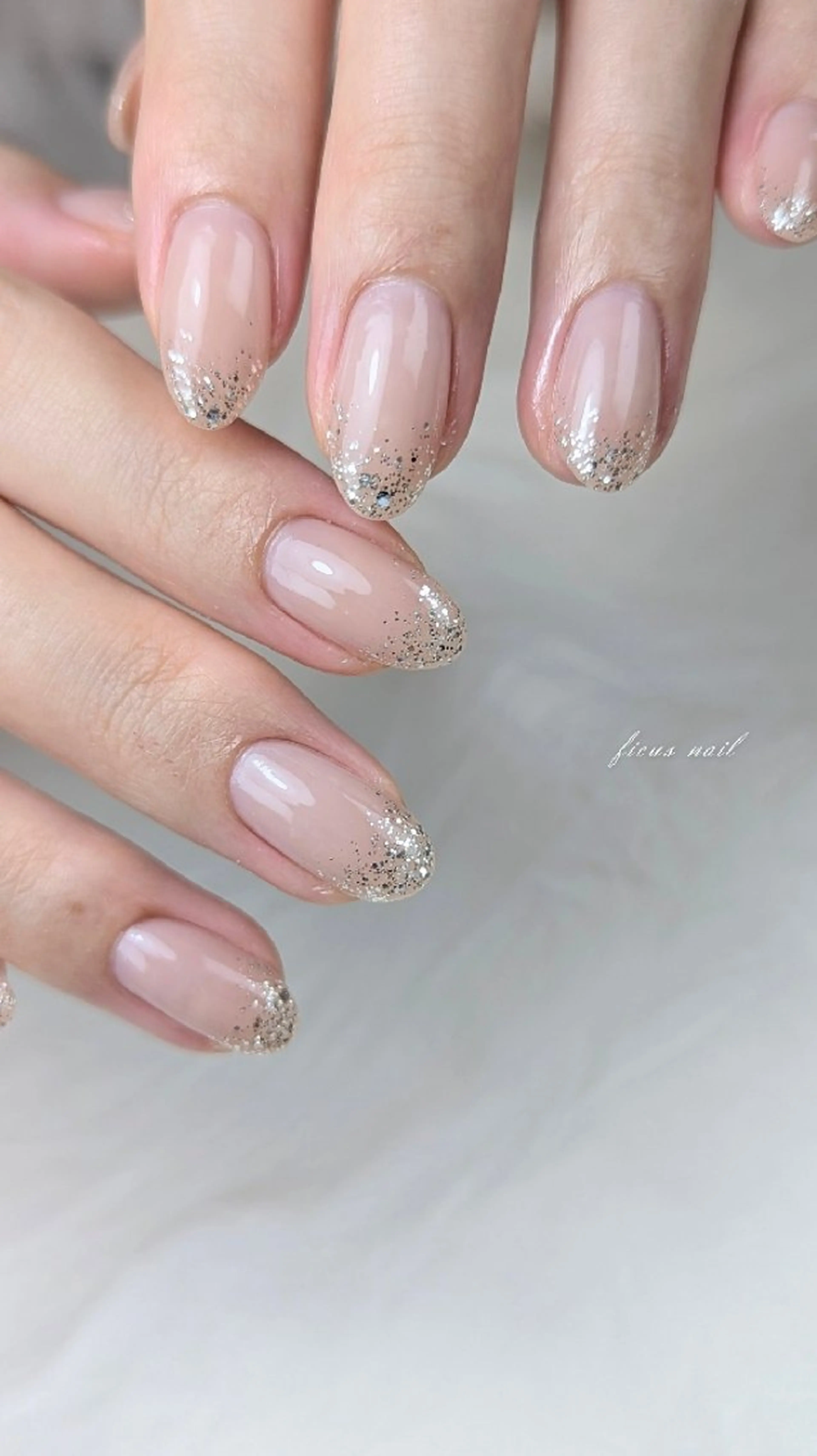 ネイル グラデーション キラキラネイル ラメ(グリッター) ラメグラデーション オフィスネイル ハンドネイル ficus nailのネイルデザイン