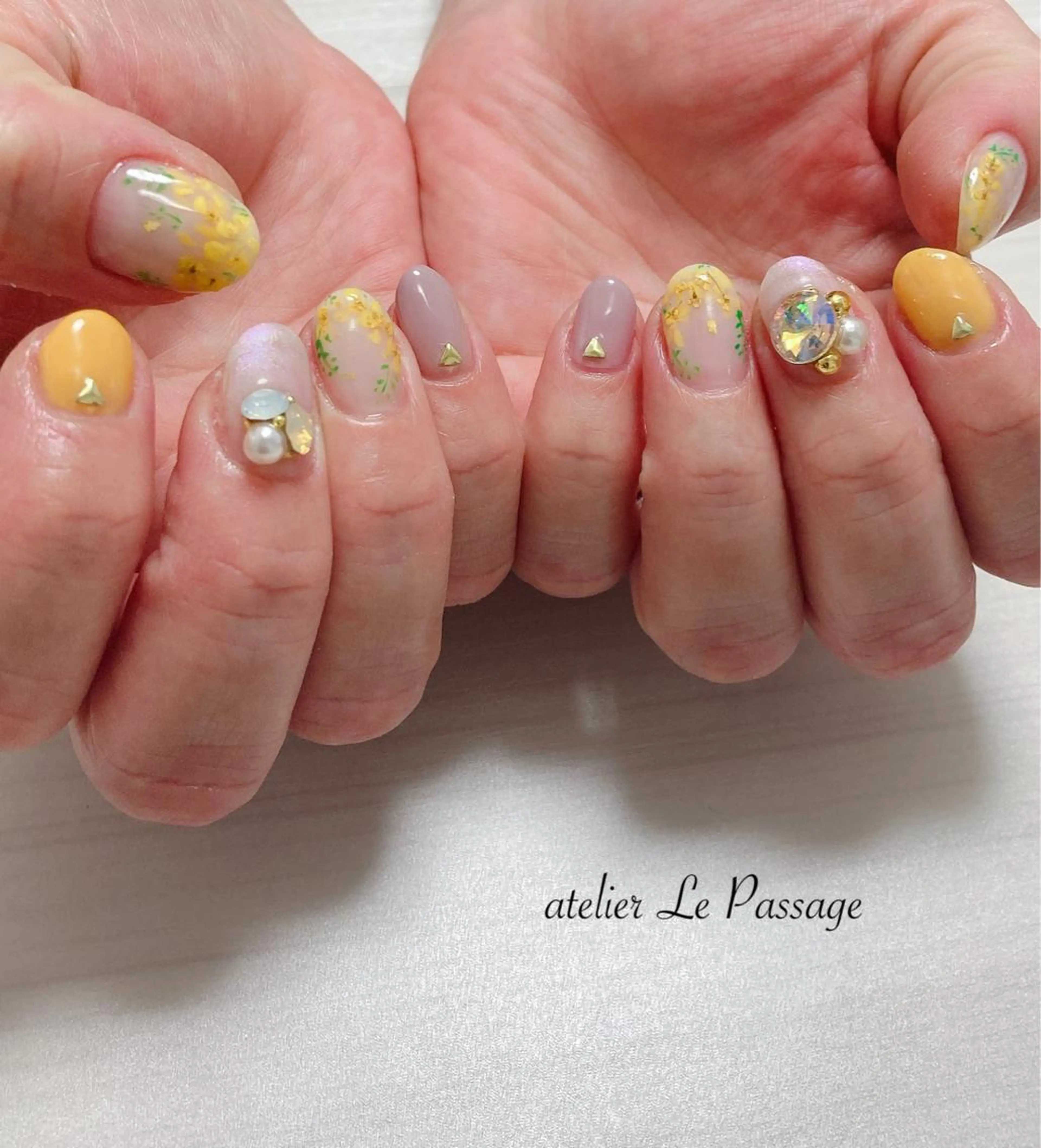 ネイル フラワーネイル ジェルネイル キラキラネイル ニュアンスネイル オフィスネイル Atelier Le Passage所属・h nakatsukaのネイルデザイン