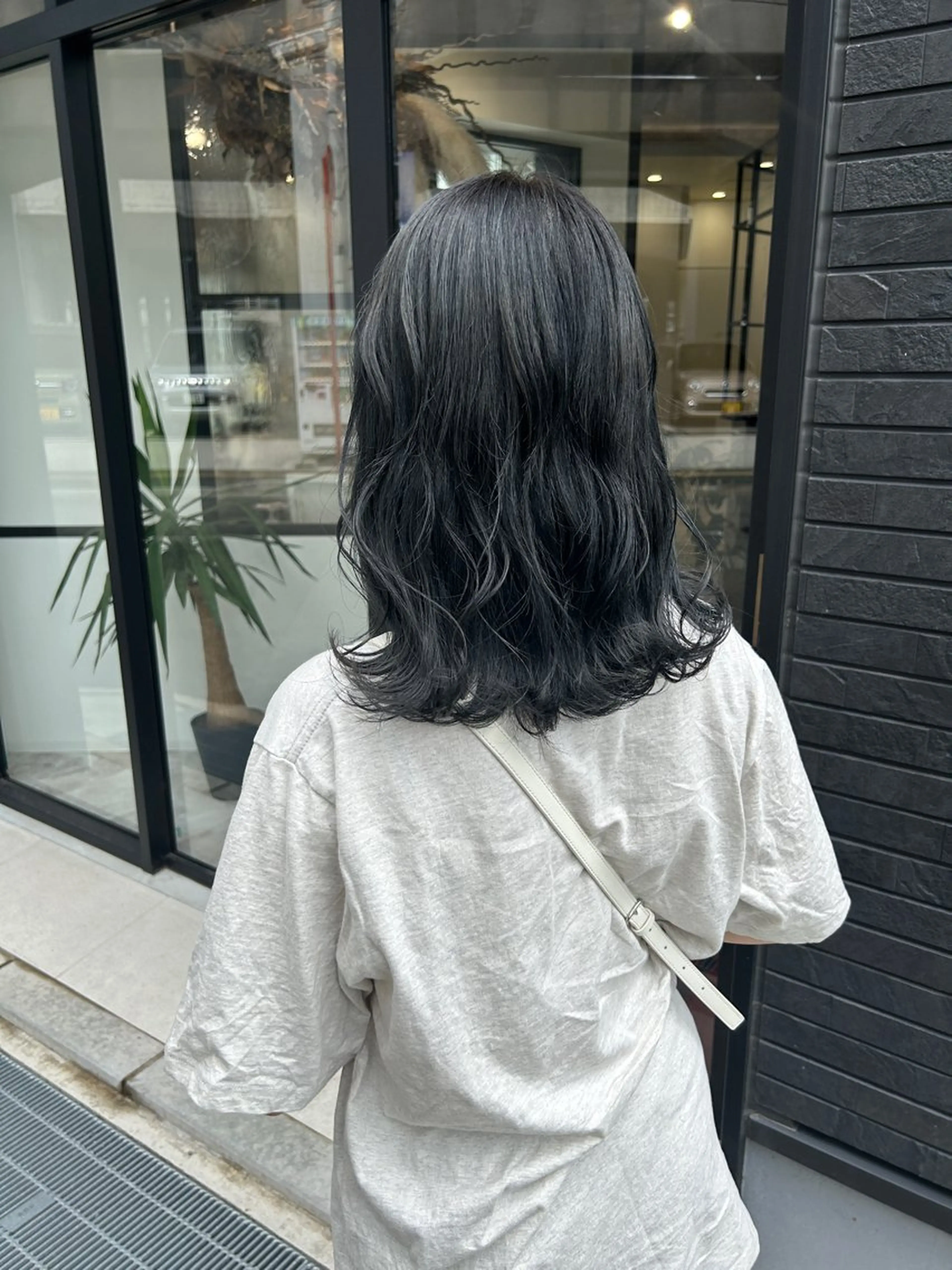 カラー 透明感カラー オリーブグレー 河野 いずみのヘアスタイル