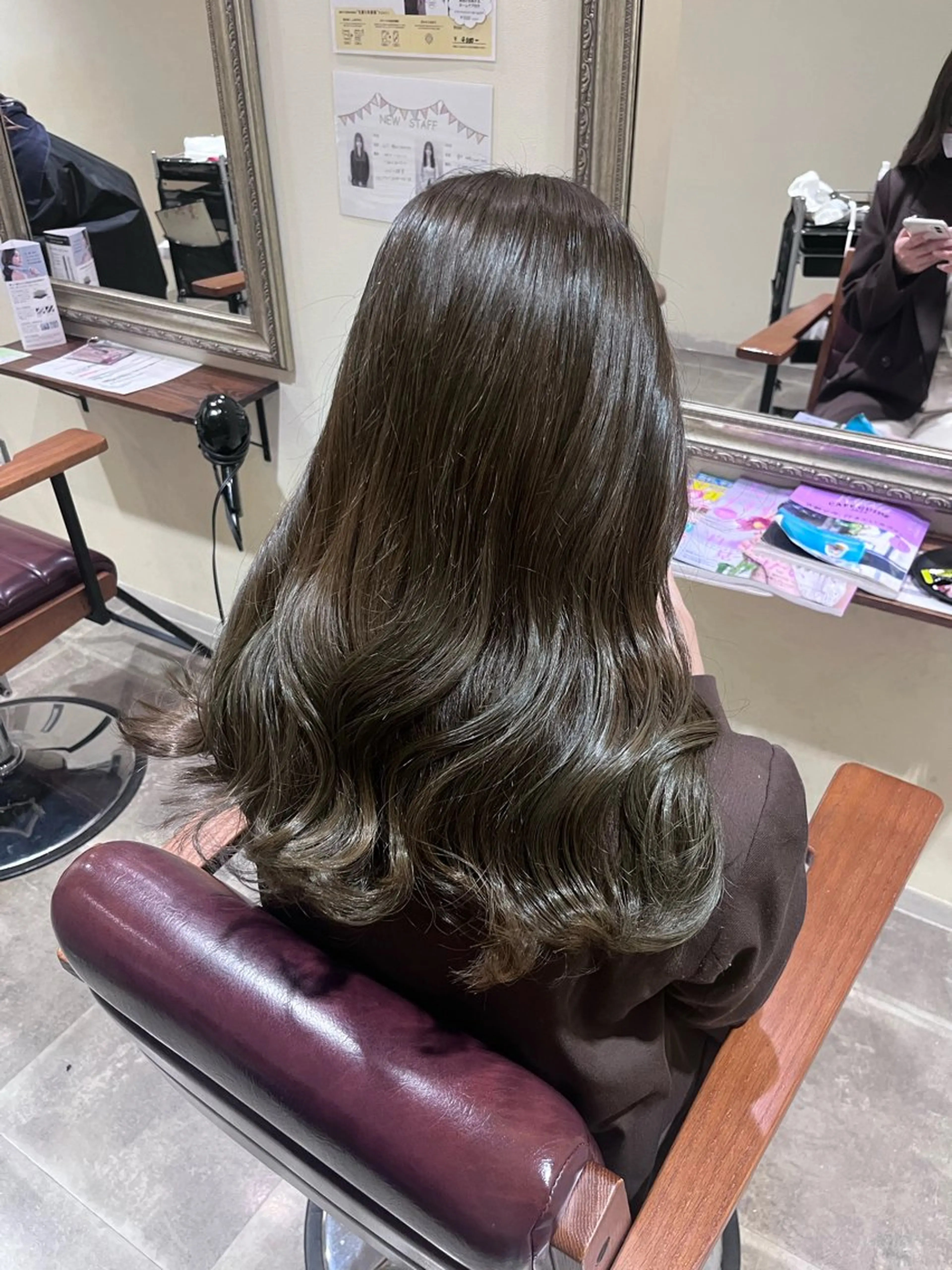 ロング カラー グレージュ オリーブグレージュ オリーブグレー カット ヘアカラー トリートメント 岡本 かのんのヘアスタイル