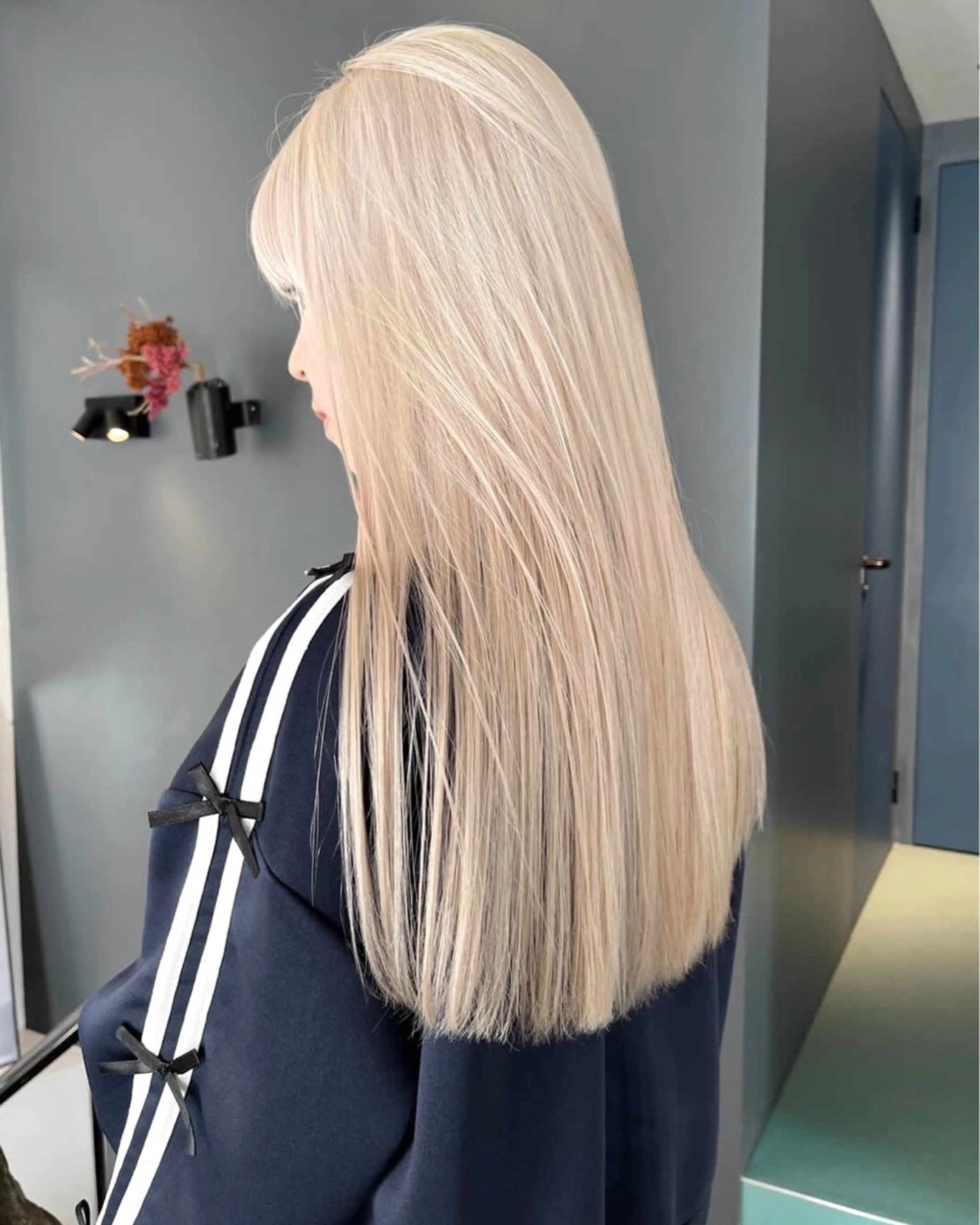 カラー ハイトーン🎀 ボブカット小野百葉のヘアスタイル